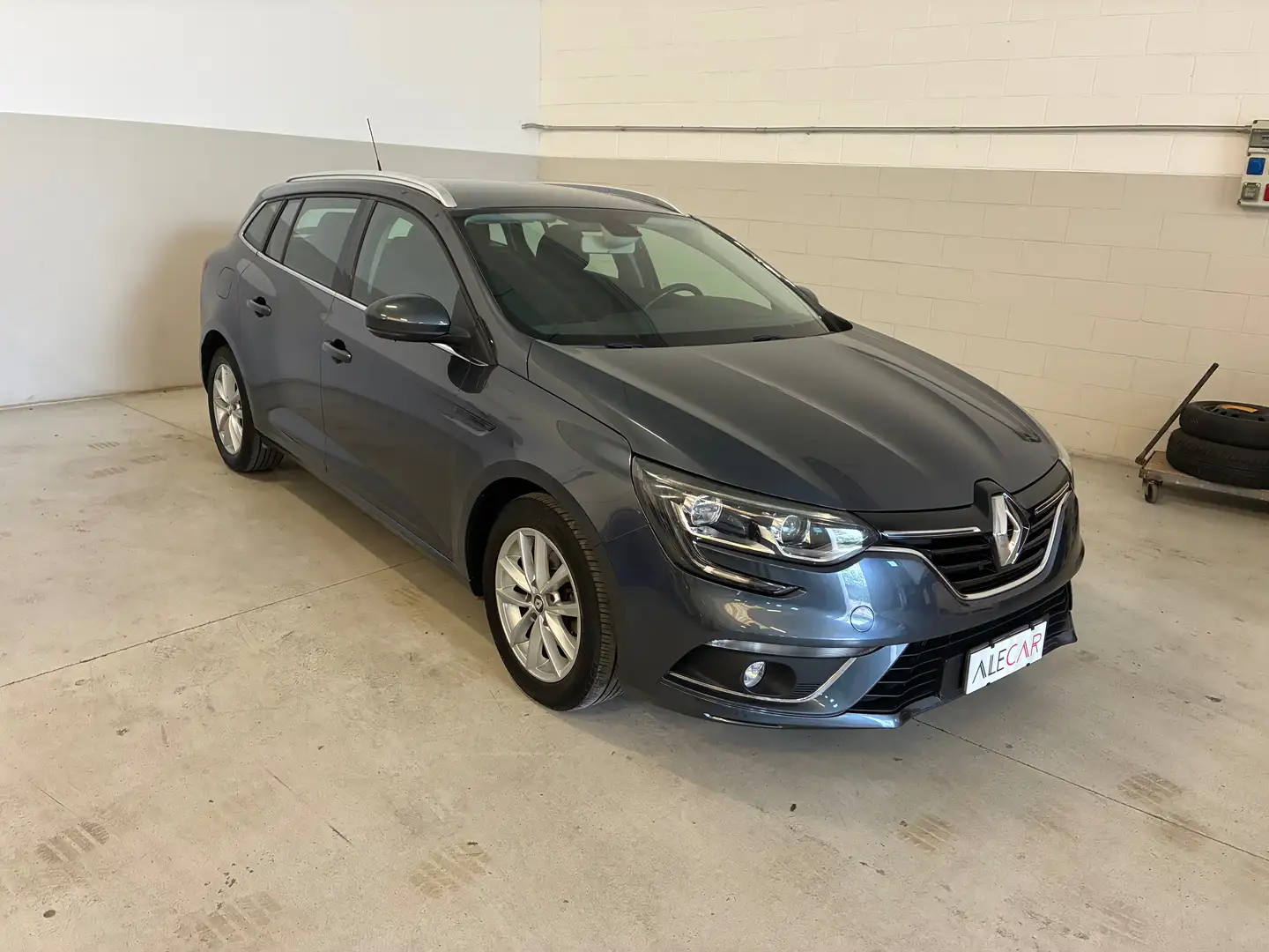 Renault Megane Megane Sporter 1.2 tce energy Zen 100cv Gris - 2