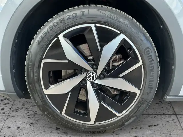 Volkswagen Id.5 view 8
