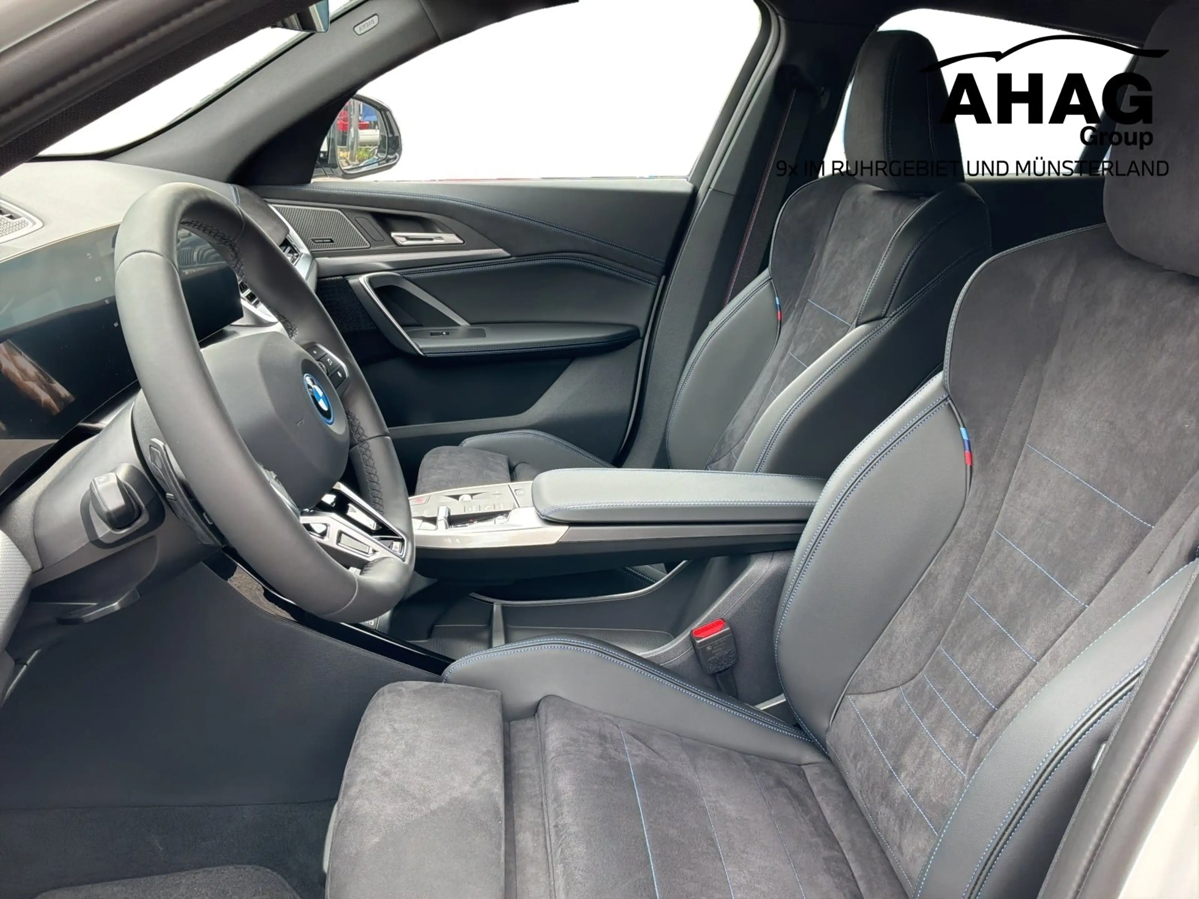 BMW iX2 xDrive30 M Sport — photo 7