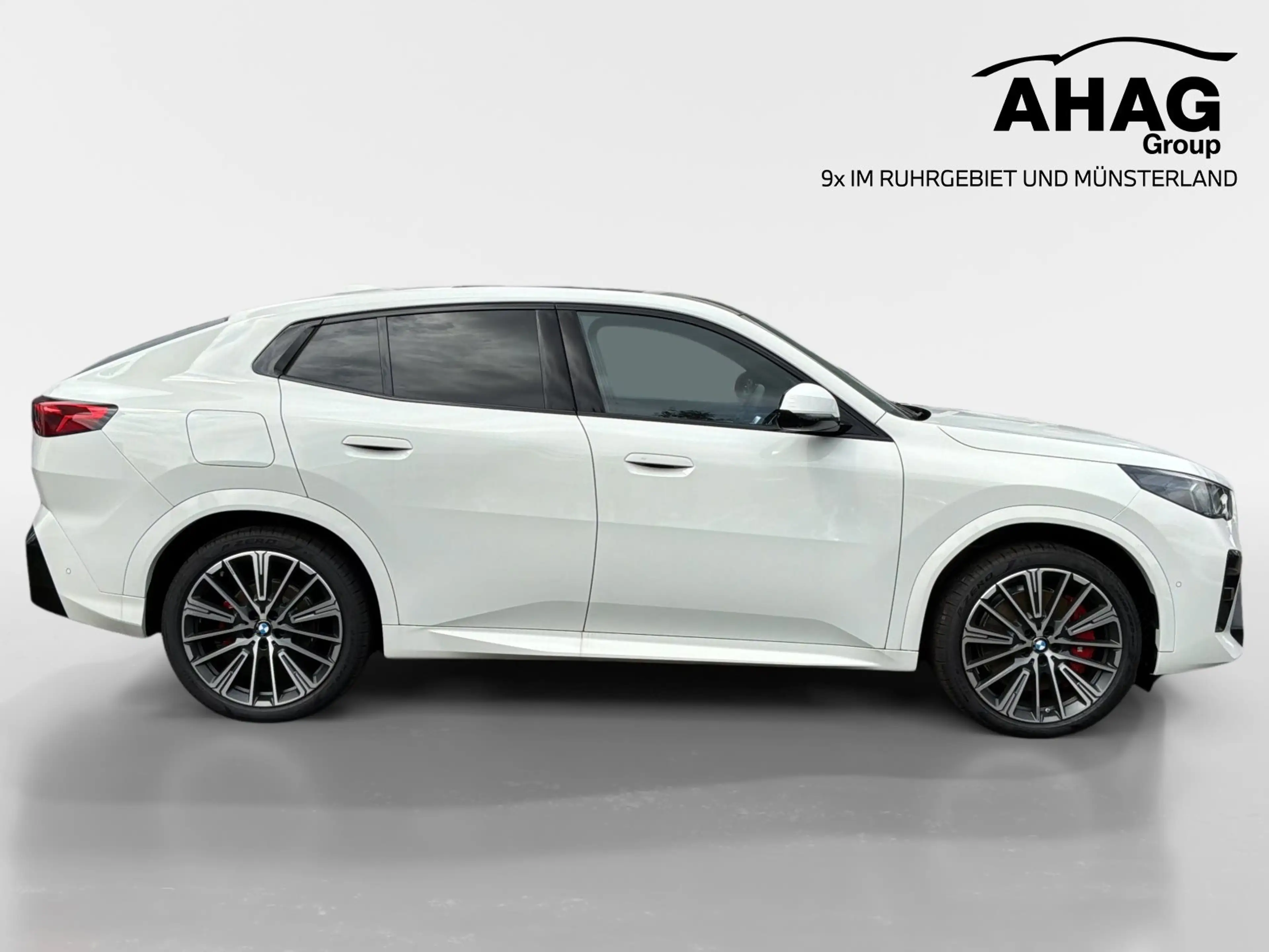 BMW iX2 xDrive30 M Sport — photo 3