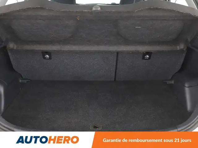 Toyota Yaris view 17