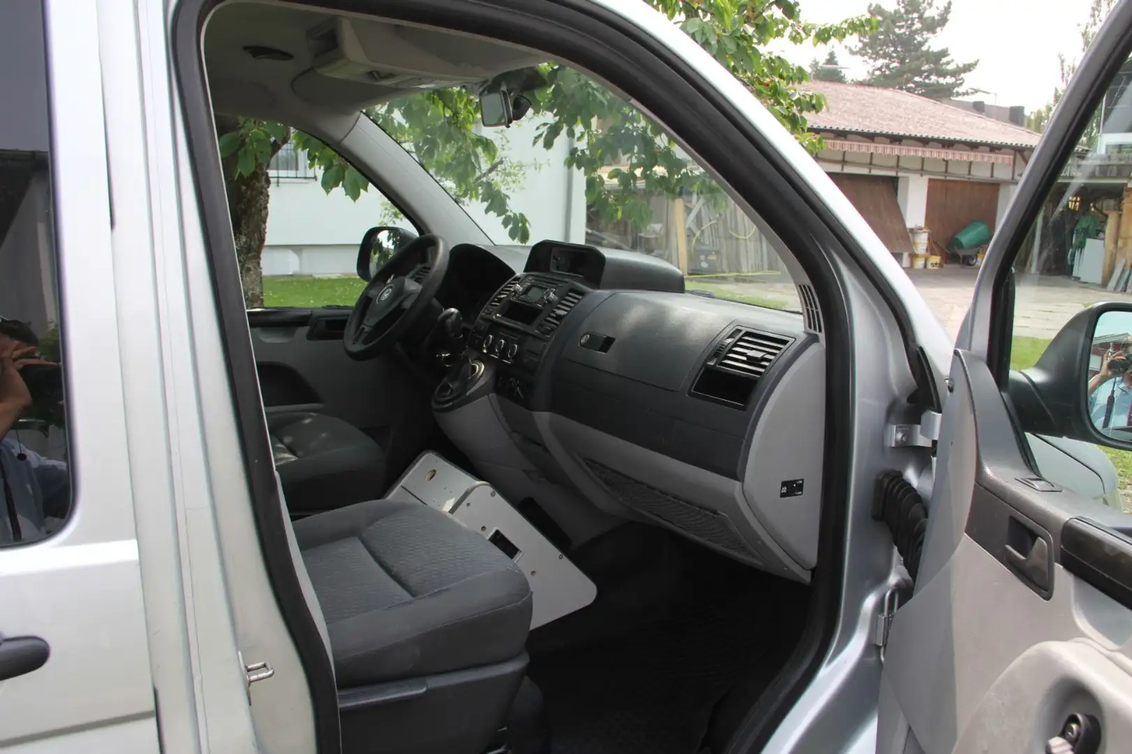 Volkswagen T5 Transporter Kombi lang Klima 7 Sitzer Silber - 2