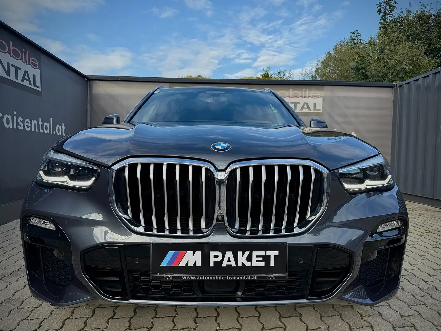 BMW X5 xDrive 45 e M Sport/LED/HeadUp/HarmannKardon/Luftf Grau - 2