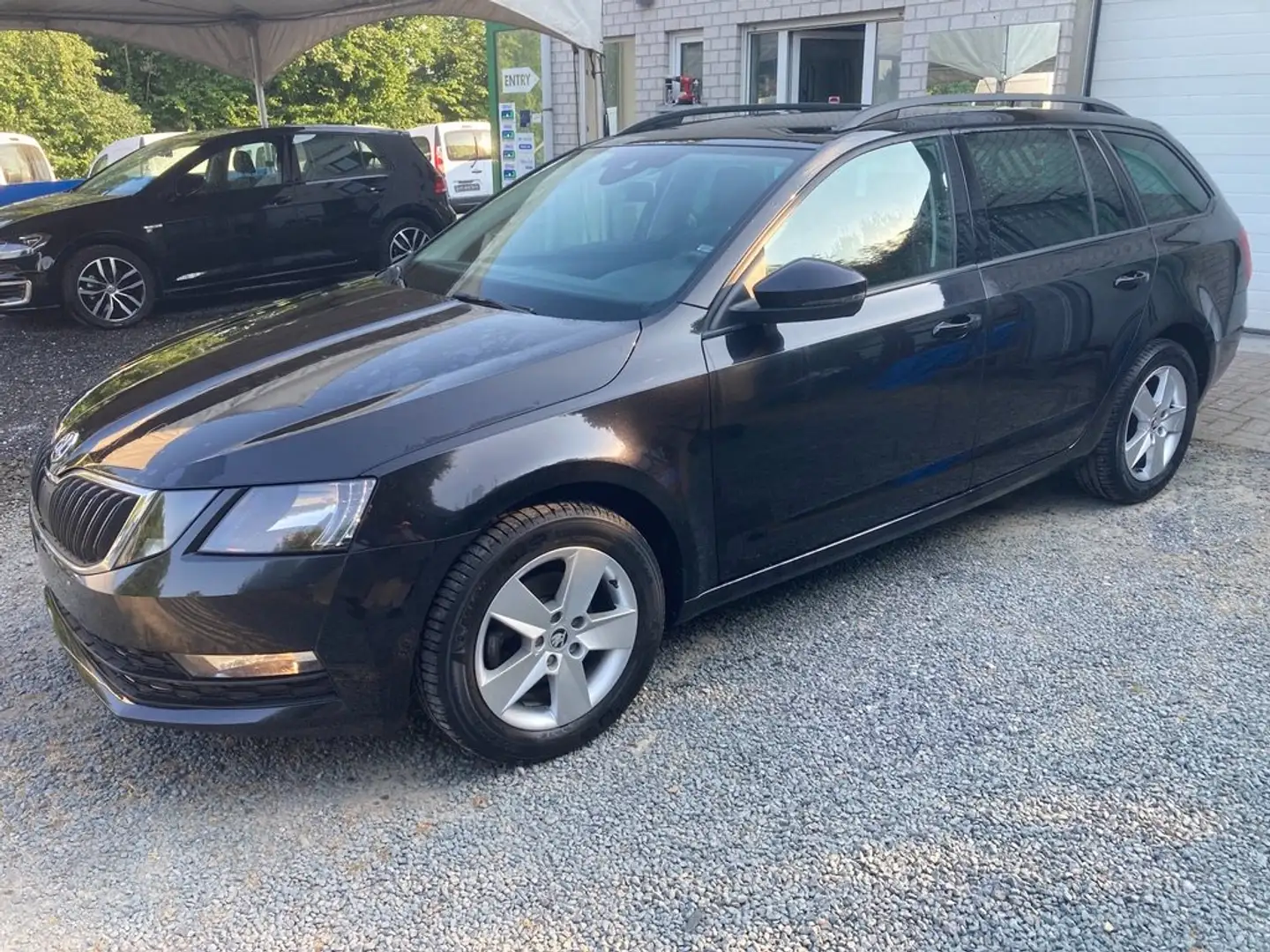 Skoda Octavia Break 1,6 CrTdi 14.835 + TVA/BTW = 17.950 euros Noir - 1