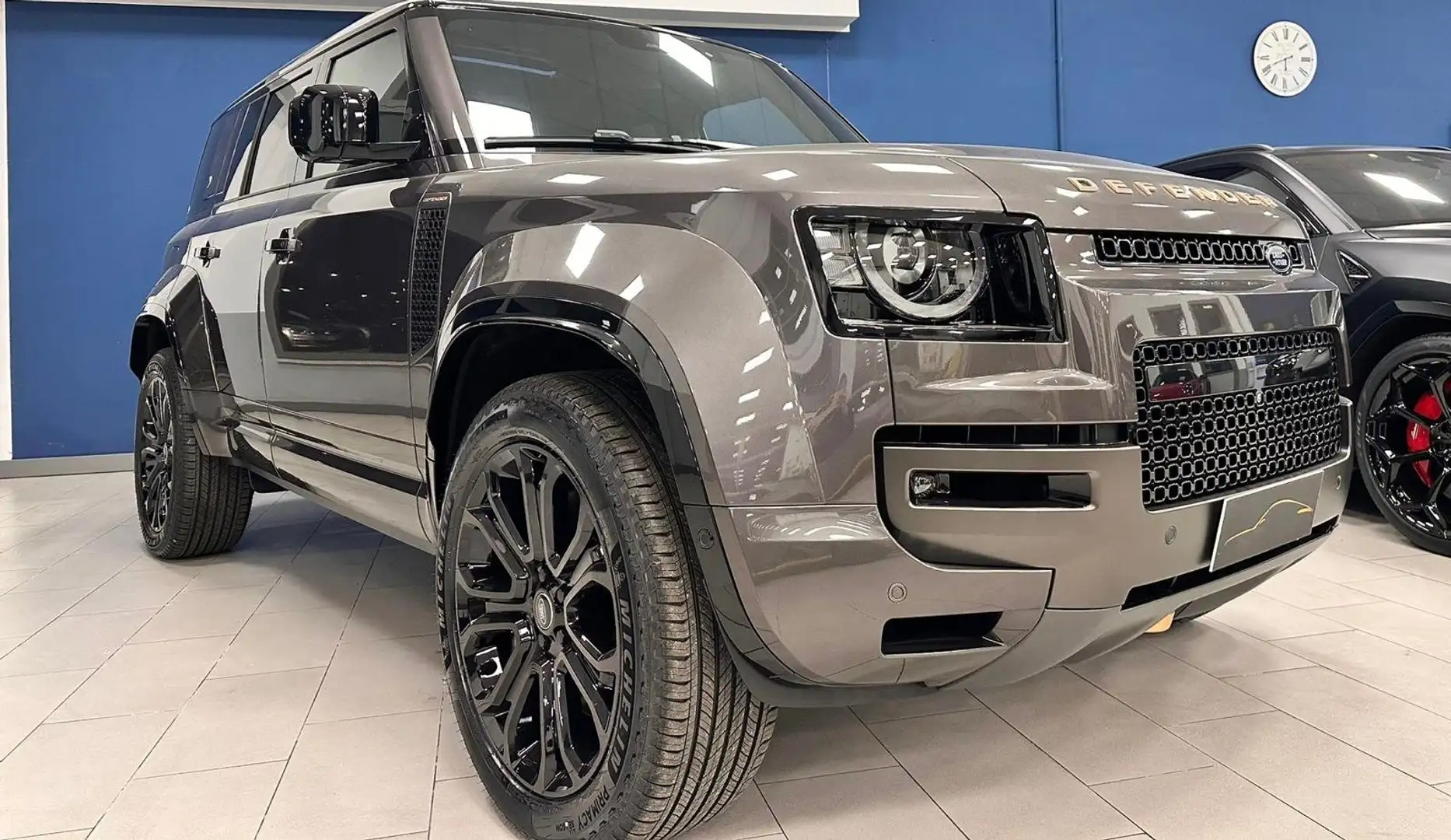 Land Rover Defender 110 4.4 V8 mhev Octa awd 635cv auto Grigio - 1