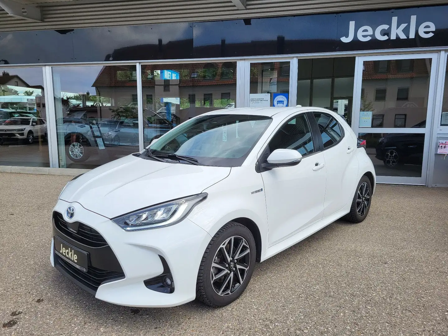 Toyota Yaris Hybrid Club Wit - 1