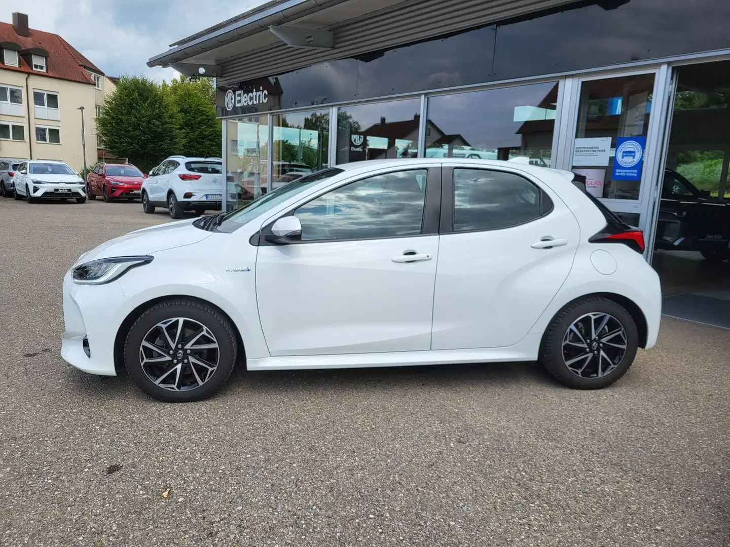 Toyota Yaris Hybrid Club Wit - 2