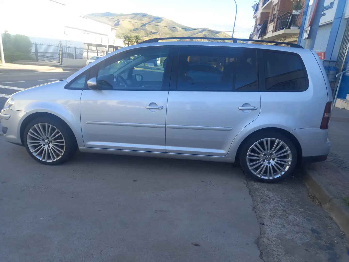 Volkswagen Touran Touran 1.9TDI Advance 105 Advance Plateado - 2