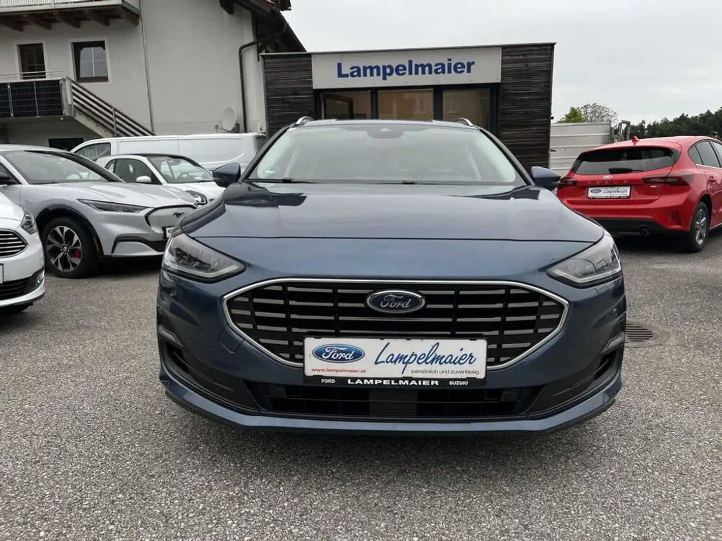 Ford Focus Traveller 1,5 EcoBlue Titanium X Aut. Blauw - 2