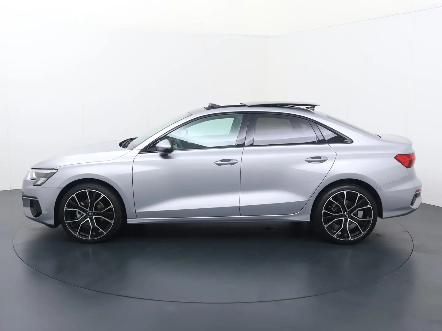 Audi A3 Limousine 30 TFSI Advanced edition | 110 PK | Auto Gris - 2