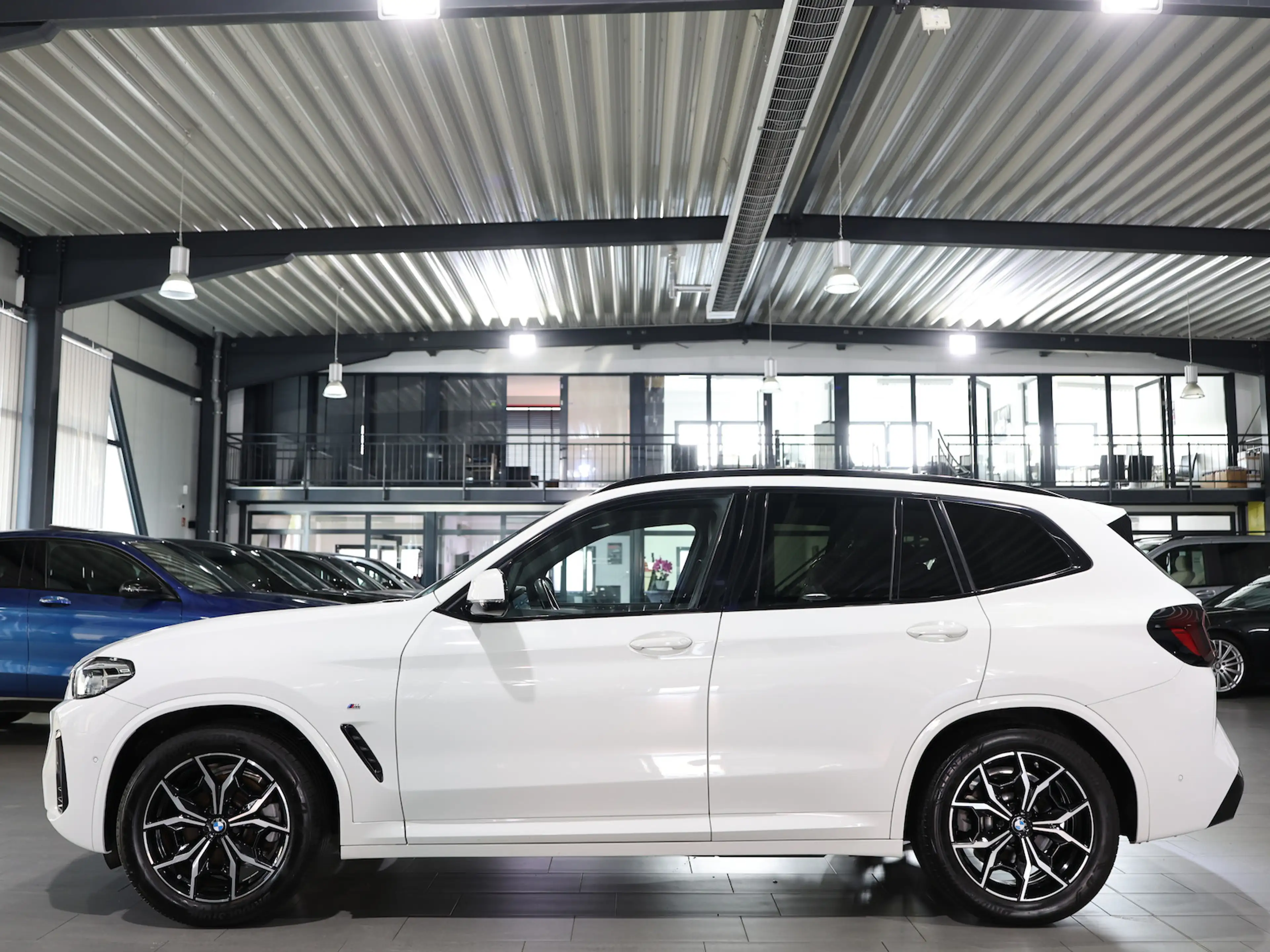 BMW X3 sDrive 18d M-SPORTPAKET WHITE & BLACK / TOP — photo 7