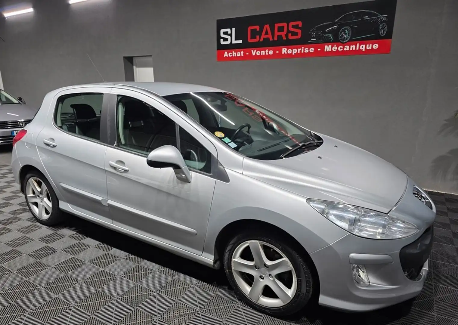 Peugeot 308 1.6 HDi 110 Premium 5p - 1