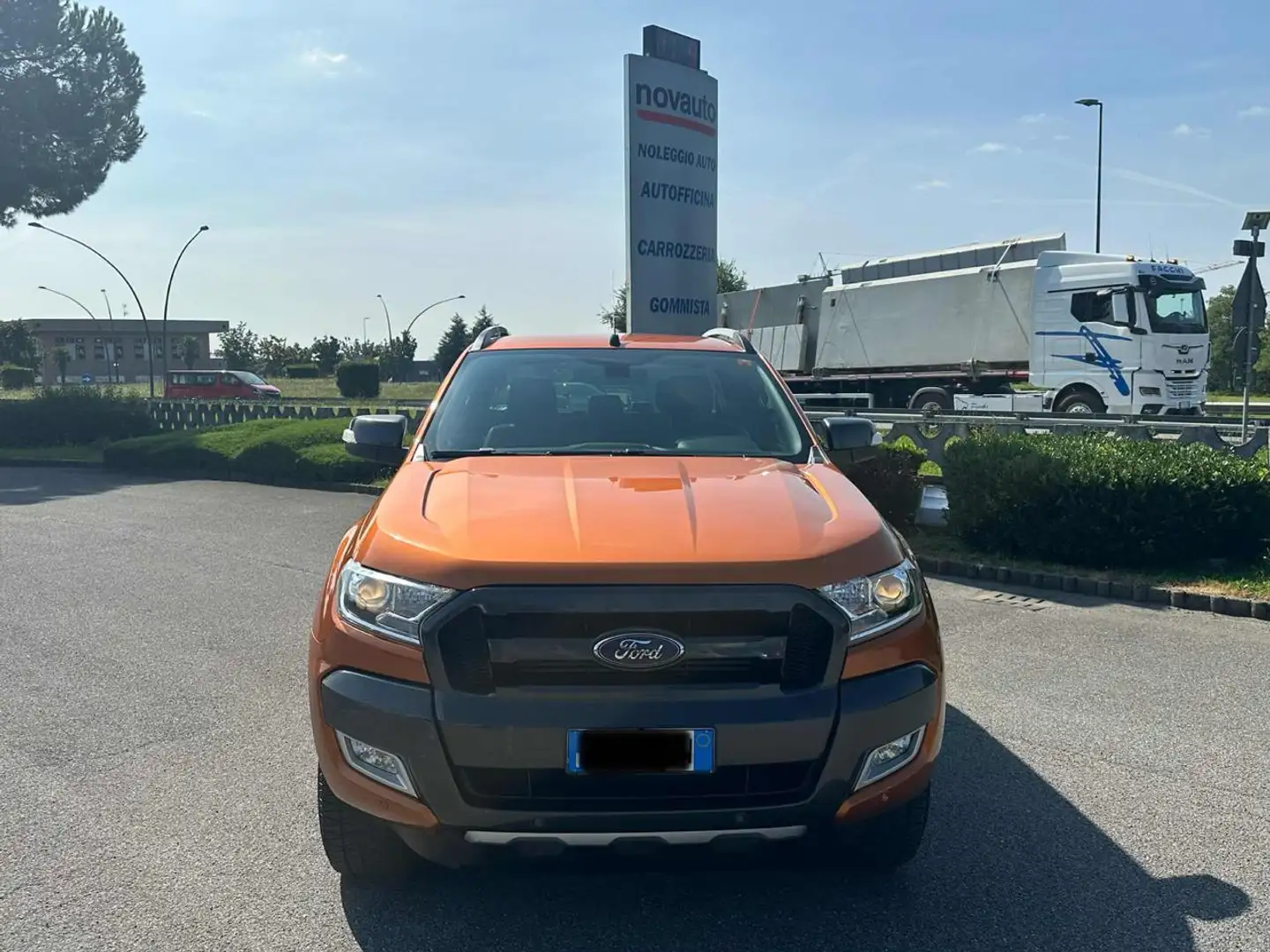Ford Ranger 3.2 TDCi DC Wildtrak 5 posti Automatico Arancione - 2