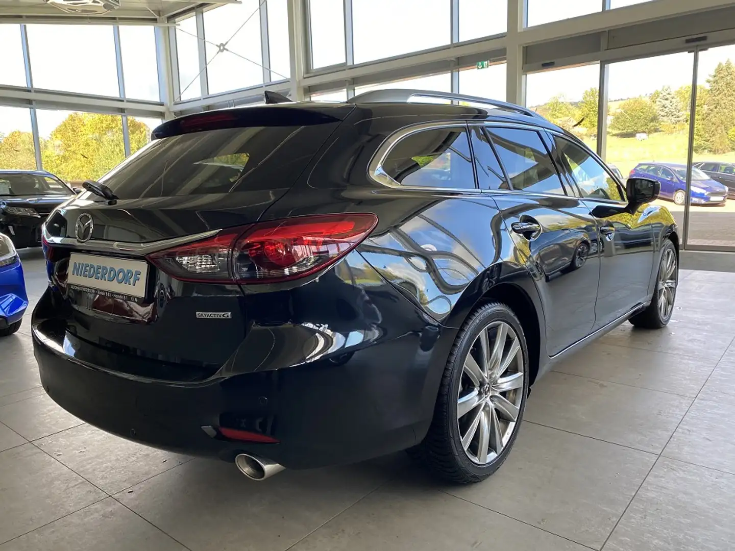 Mazda 6 Kombi 2.5 Takumi GSD AUTOMATIK Schwarz - 2