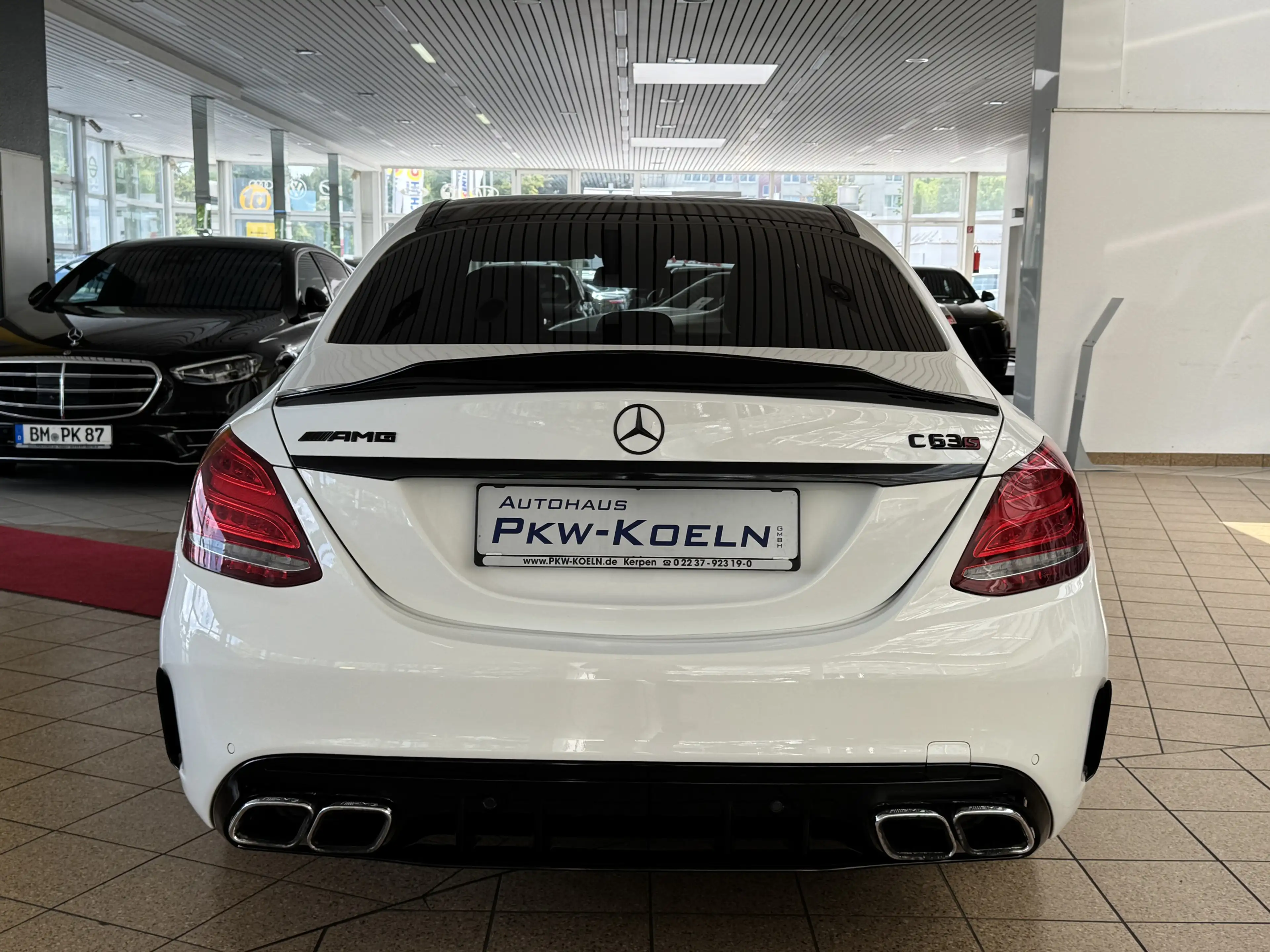 Mercedes-Benz C 63 AMG AMG-PERFORMANCE *NiGHT*360°*KEY GO*LED* — photo 6
