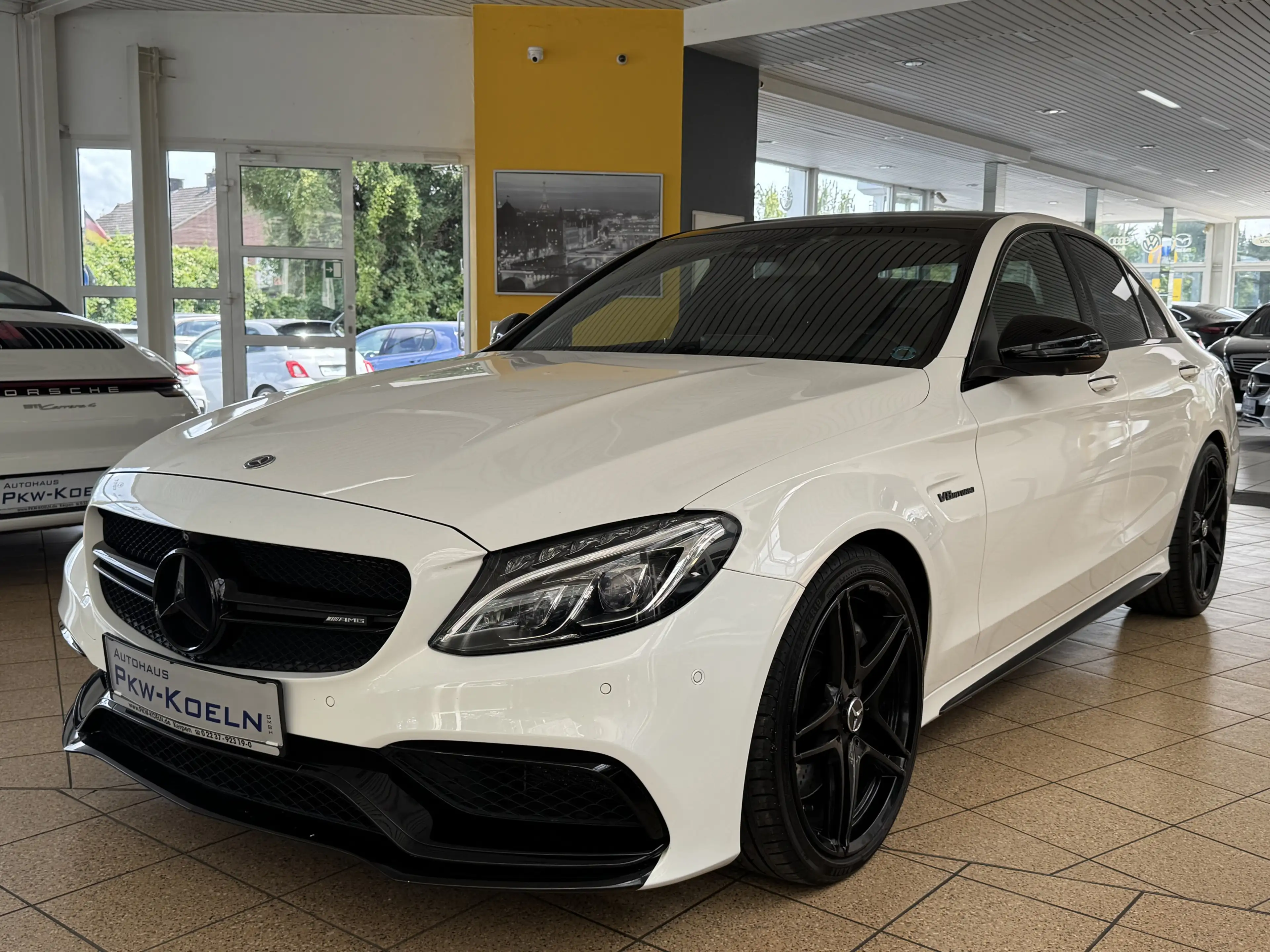 Mercedes-Benz C 63 AMG AMG-PERFORMANCE *NiGHT*360°*KEY GO*LED*