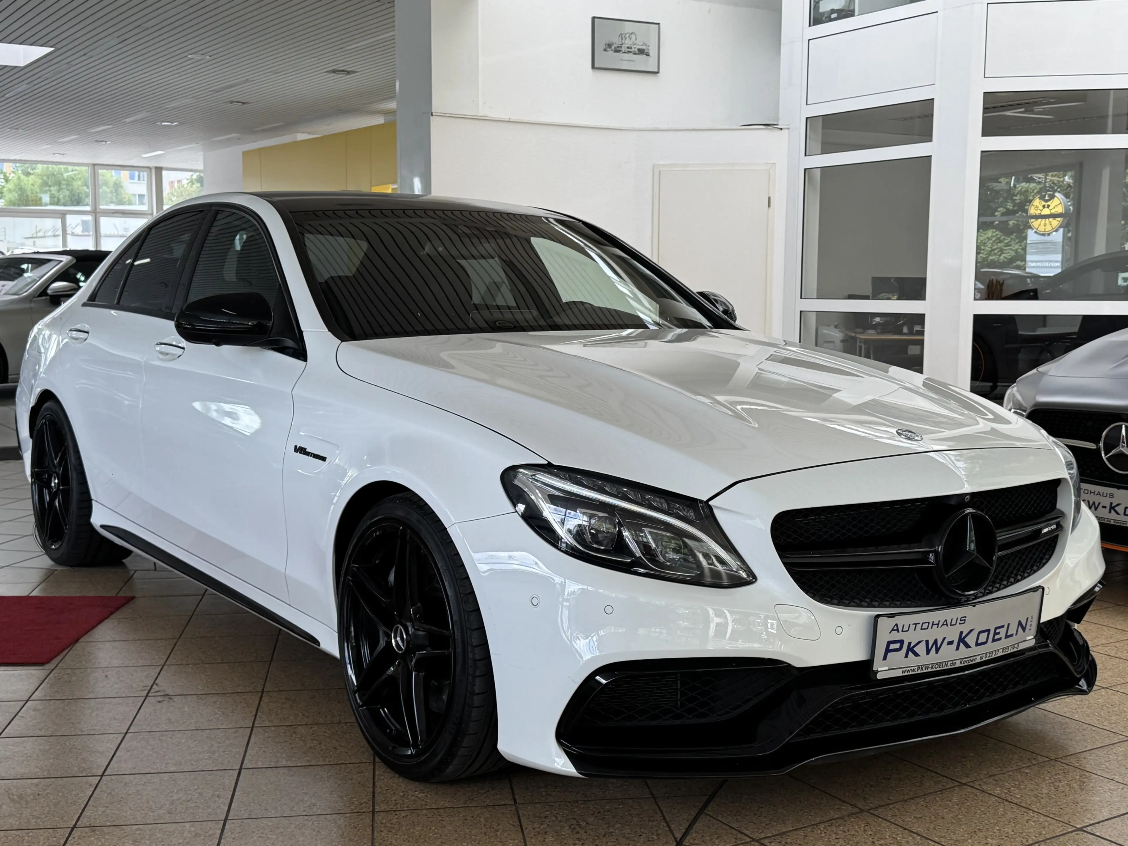 Mercedes-Benz C 63 AMG AMG-PERFORMANCE *NiGHT*360°*KEY GO*LED* — photo 3