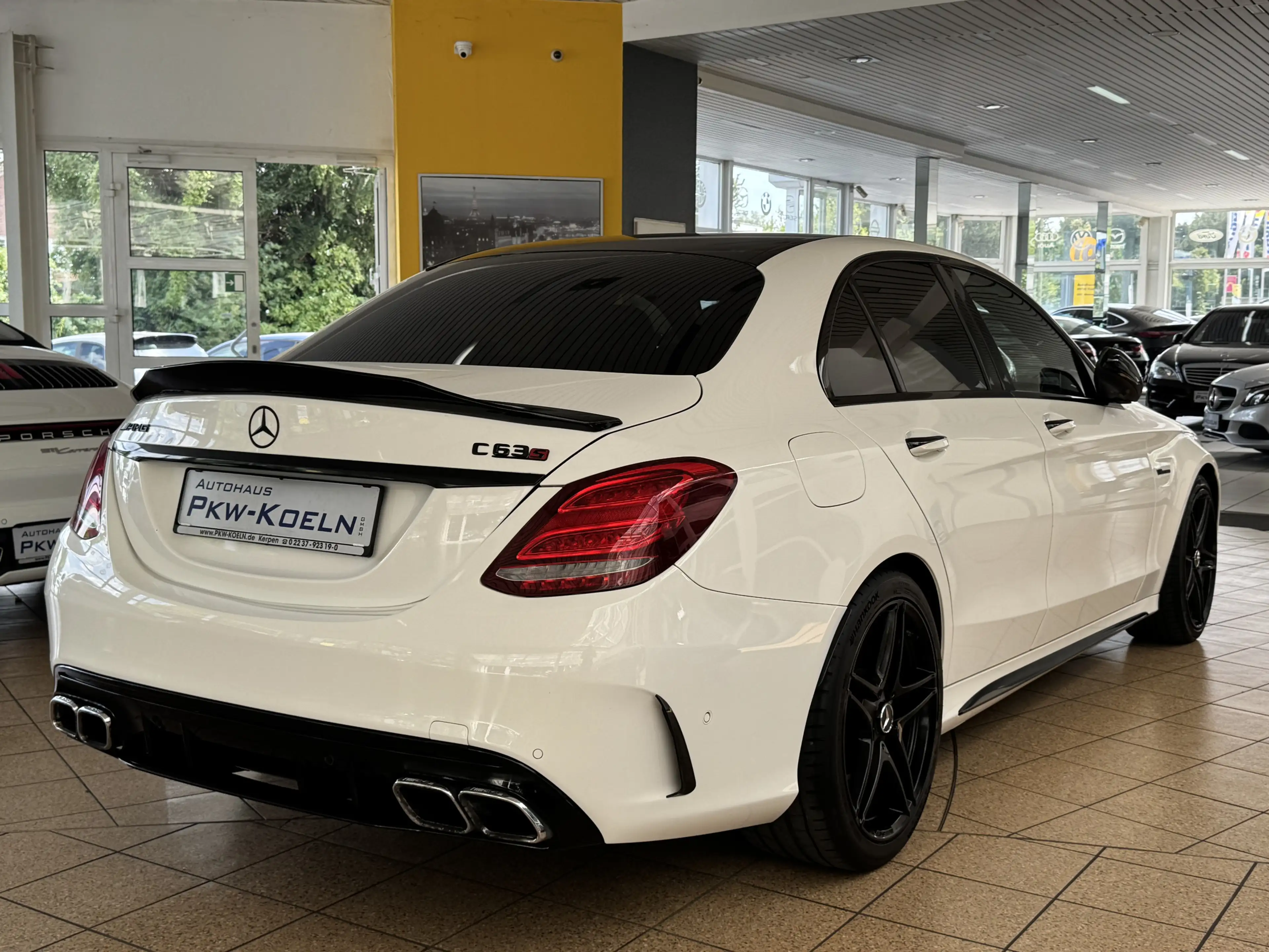 Mercedes-Benz C 63 AMG AMG-PERFORMANCE *NiGHT*360°*KEY GO*LED* — photo 2