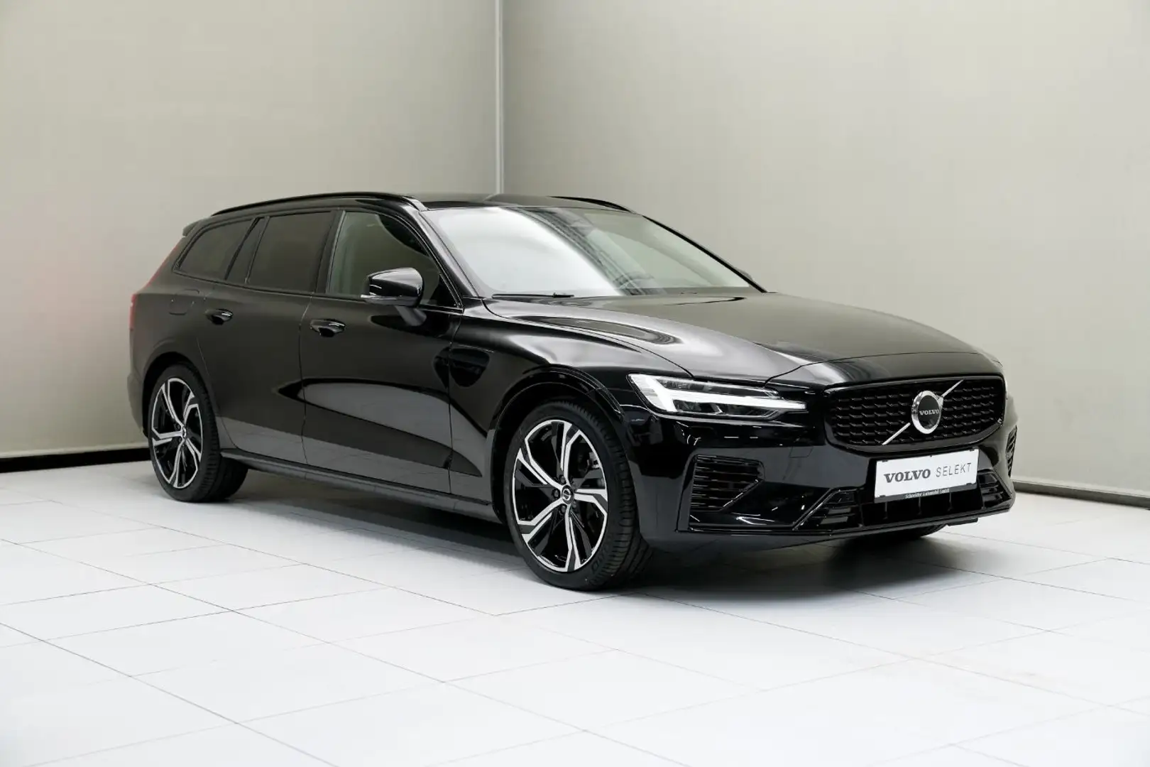 Volvo V60 Plus, T6 Plug-in Hybrid, Elektrisch/Benzin Schwarz - 2