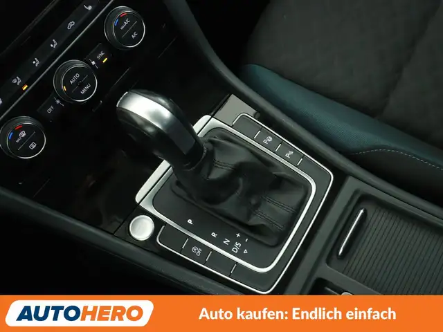 Volkswagen Golf view 23