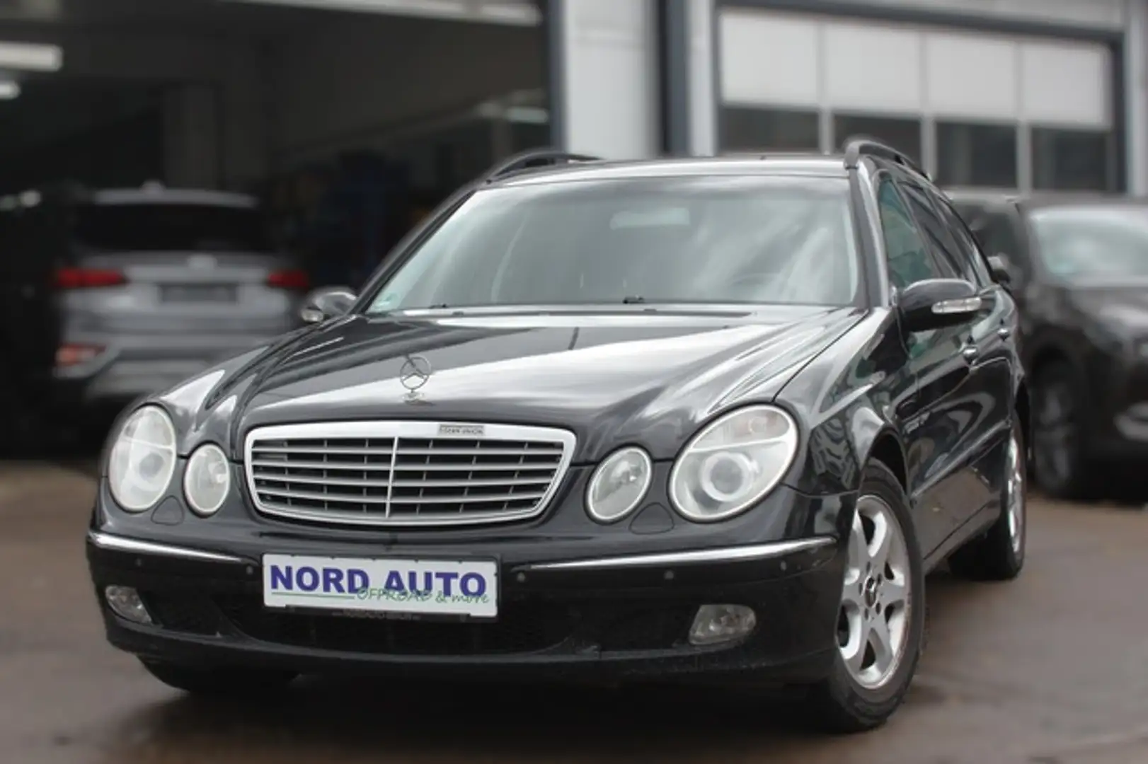 Mercedes-Benz E 240 T AVANTGARDE Noir - 1