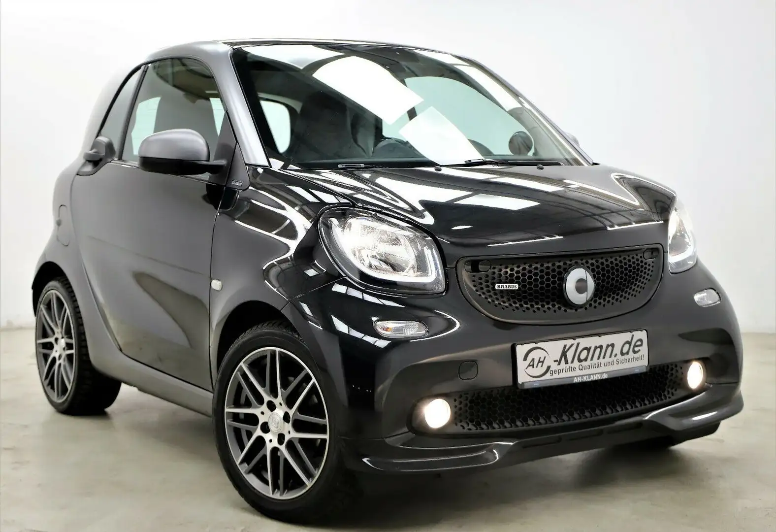 smart forTwo Fortwo Coupe Brabus 109PS R-CAM SHZ Pano JBL Schwarz - 1