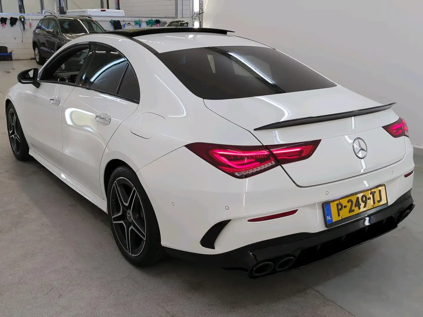 Mercedes-Benz CLA 200 163pk Automaat Business Solution Plus AMG | Panora Wit - 2