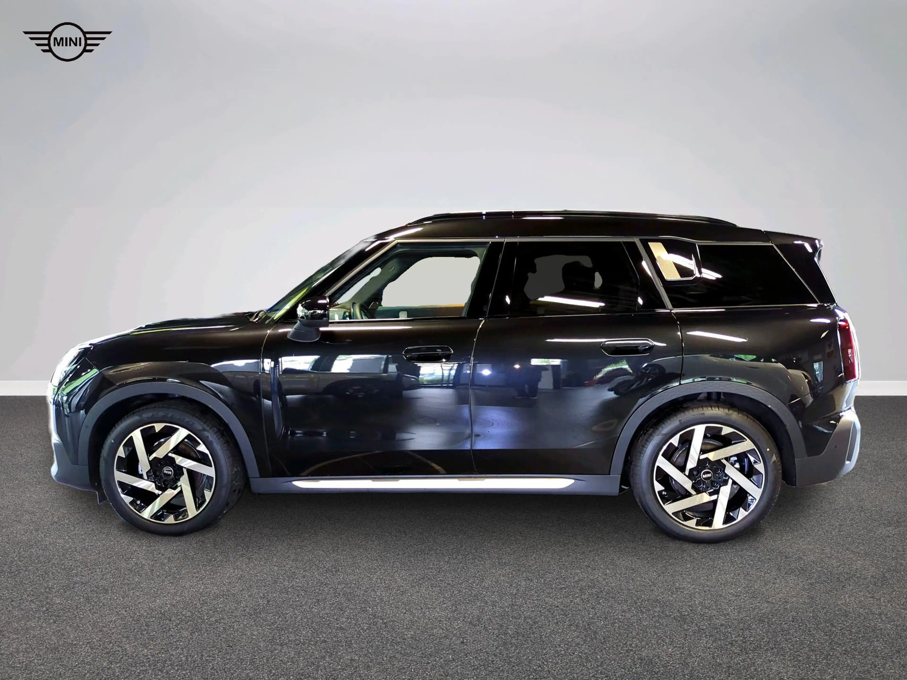 MINI Countryman E Favoured Trim — photo 3