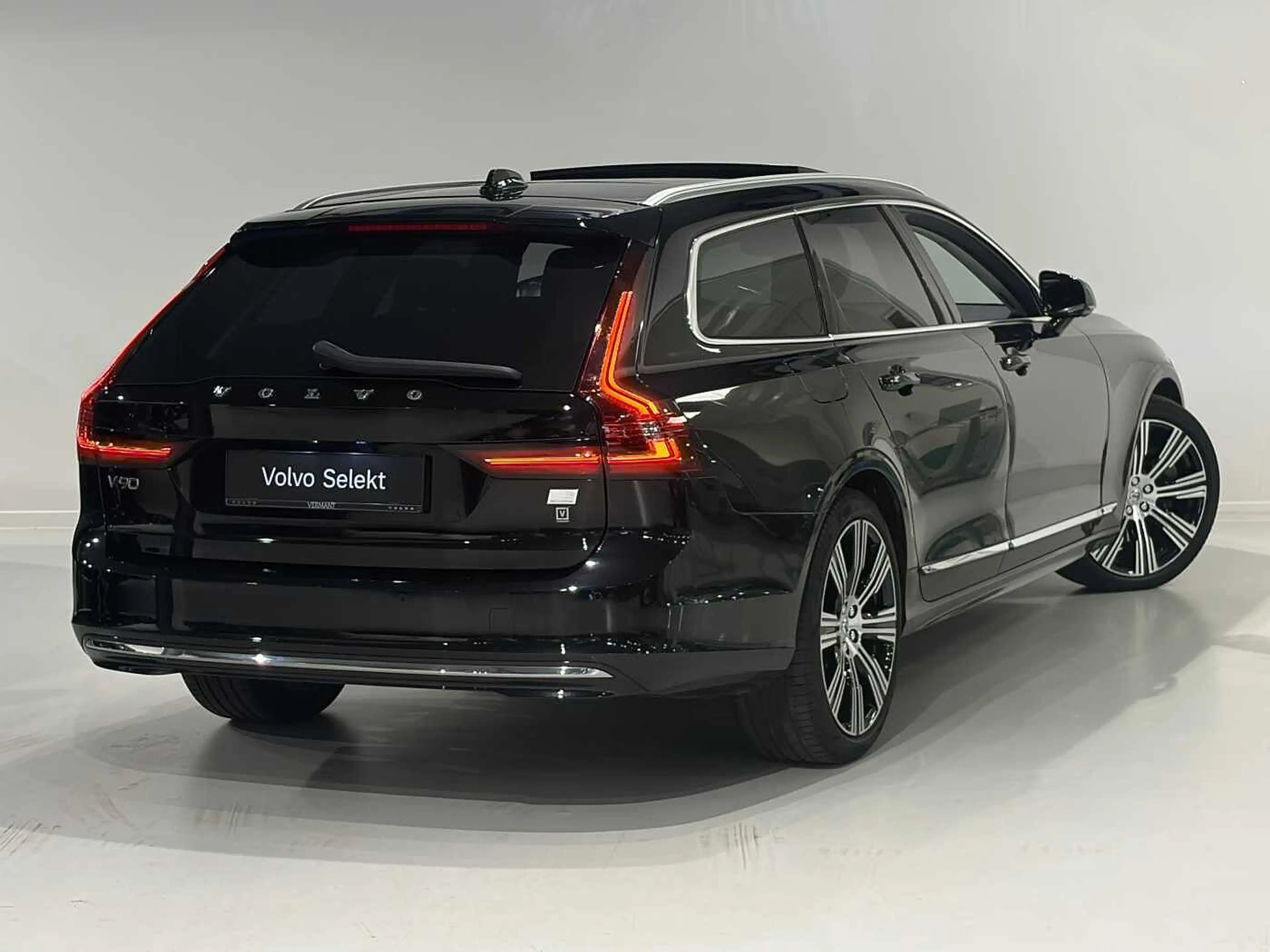 Volvo V90 T6 Recharge Plus Bright + electr trekhaak — photo 2