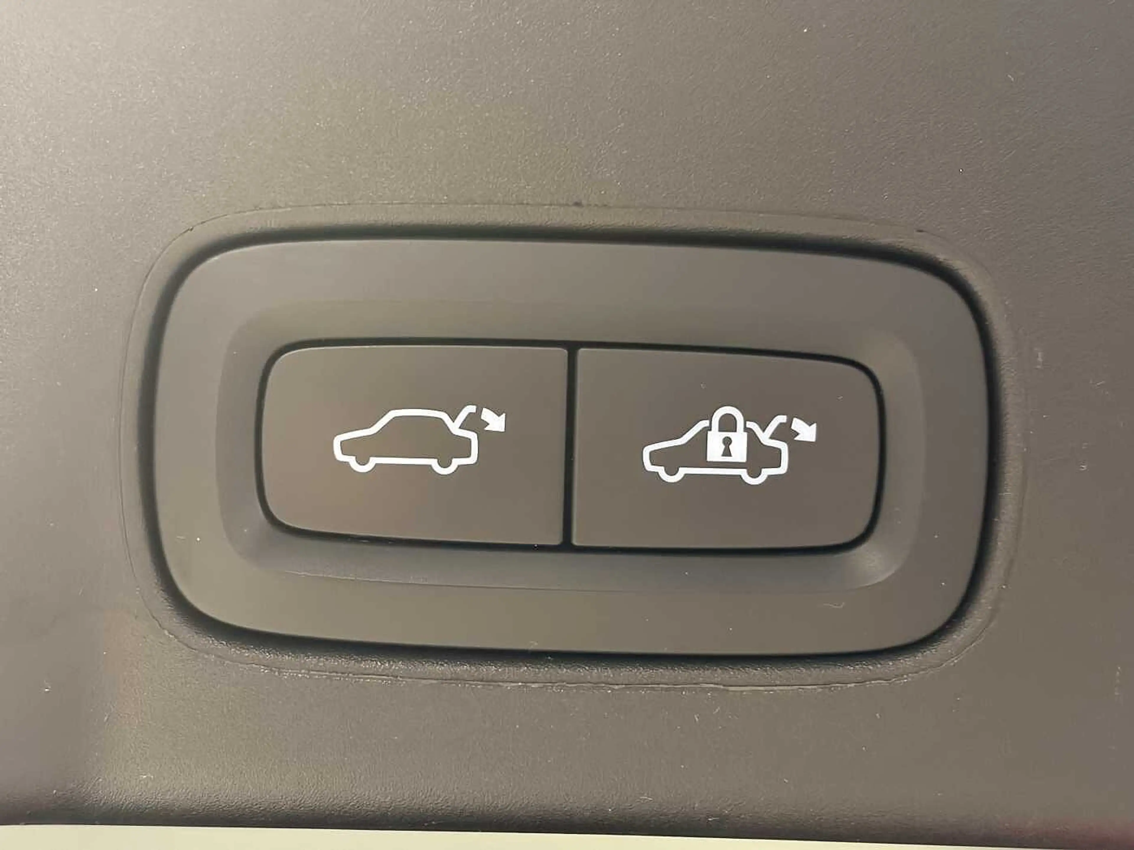 Volvo V90 T6 Recharge Plus Bright + electr trekhaak — photo 14
