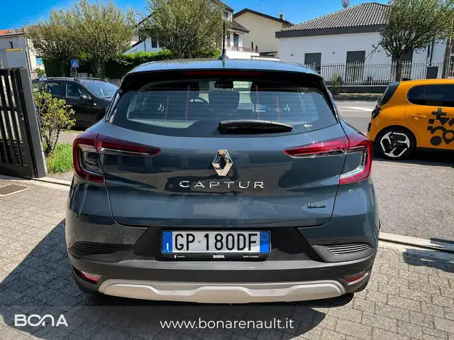 Renault Captur view 4