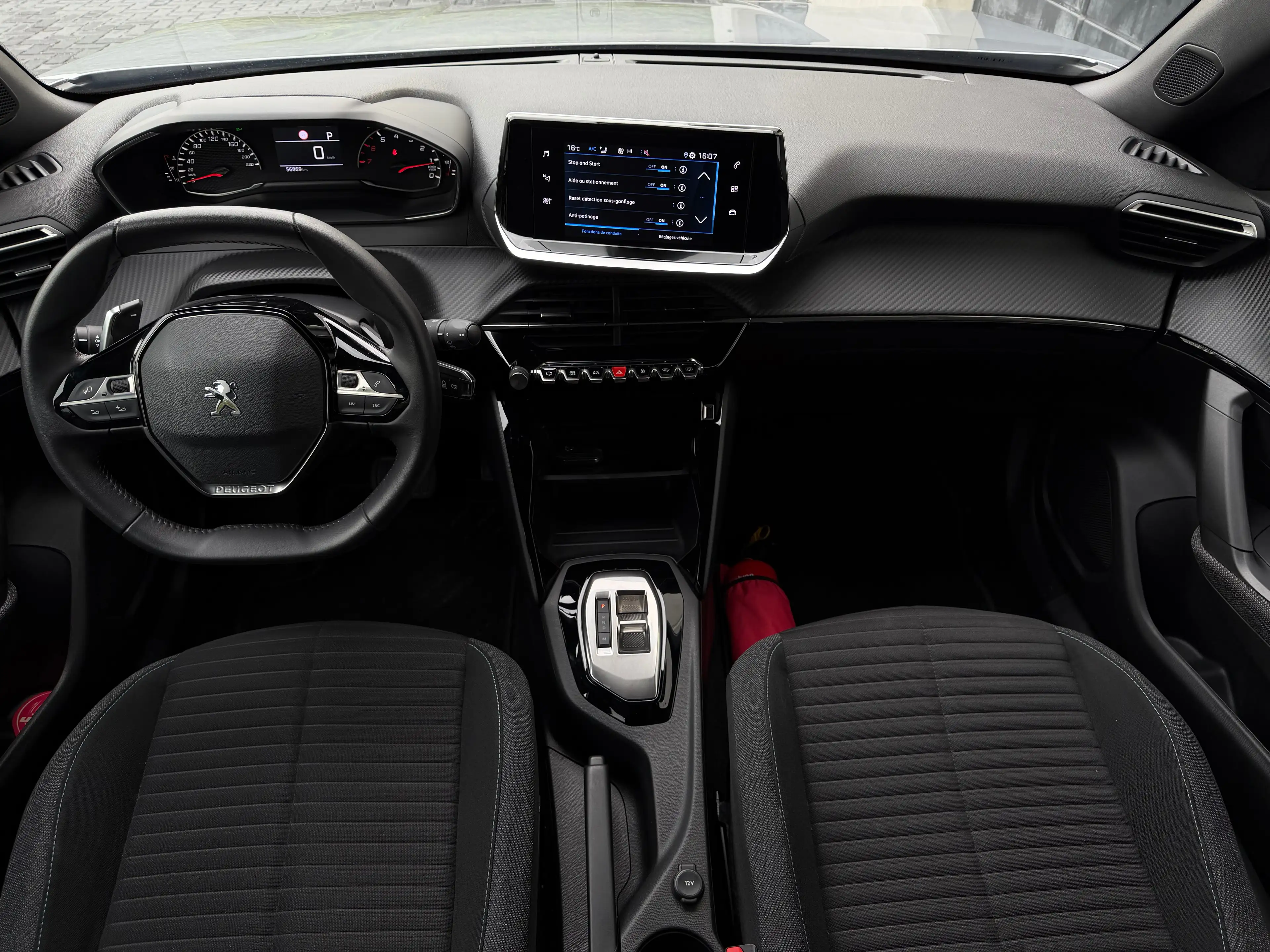 Peugeot 2008 1.2T 130 cv BOÎTE AUTO/CAMERA/CLIM/GARANTIE/GPS/12MOIS — photo 12