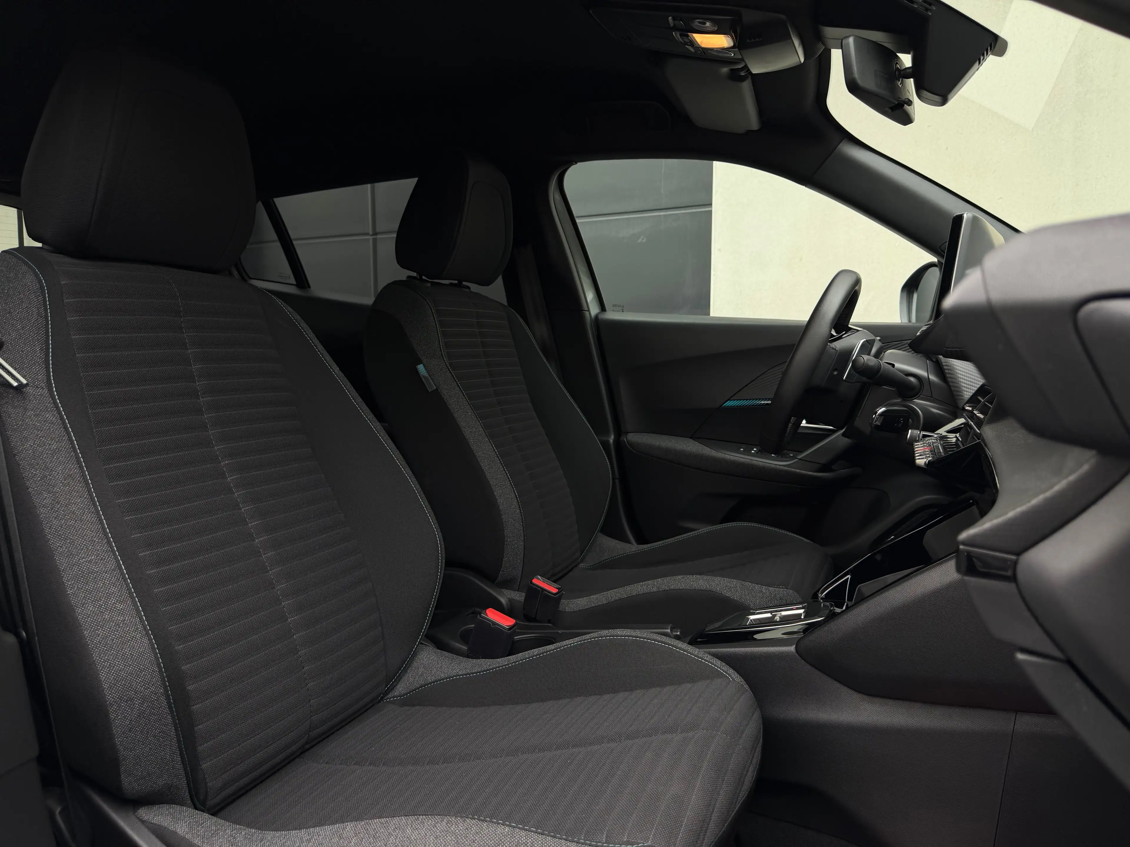 Peugeot 2008 1.2T 130 cv BOÎTE AUTO/CAMERA/CLIM/GARANTIE/GPS/12MOIS — photo 15