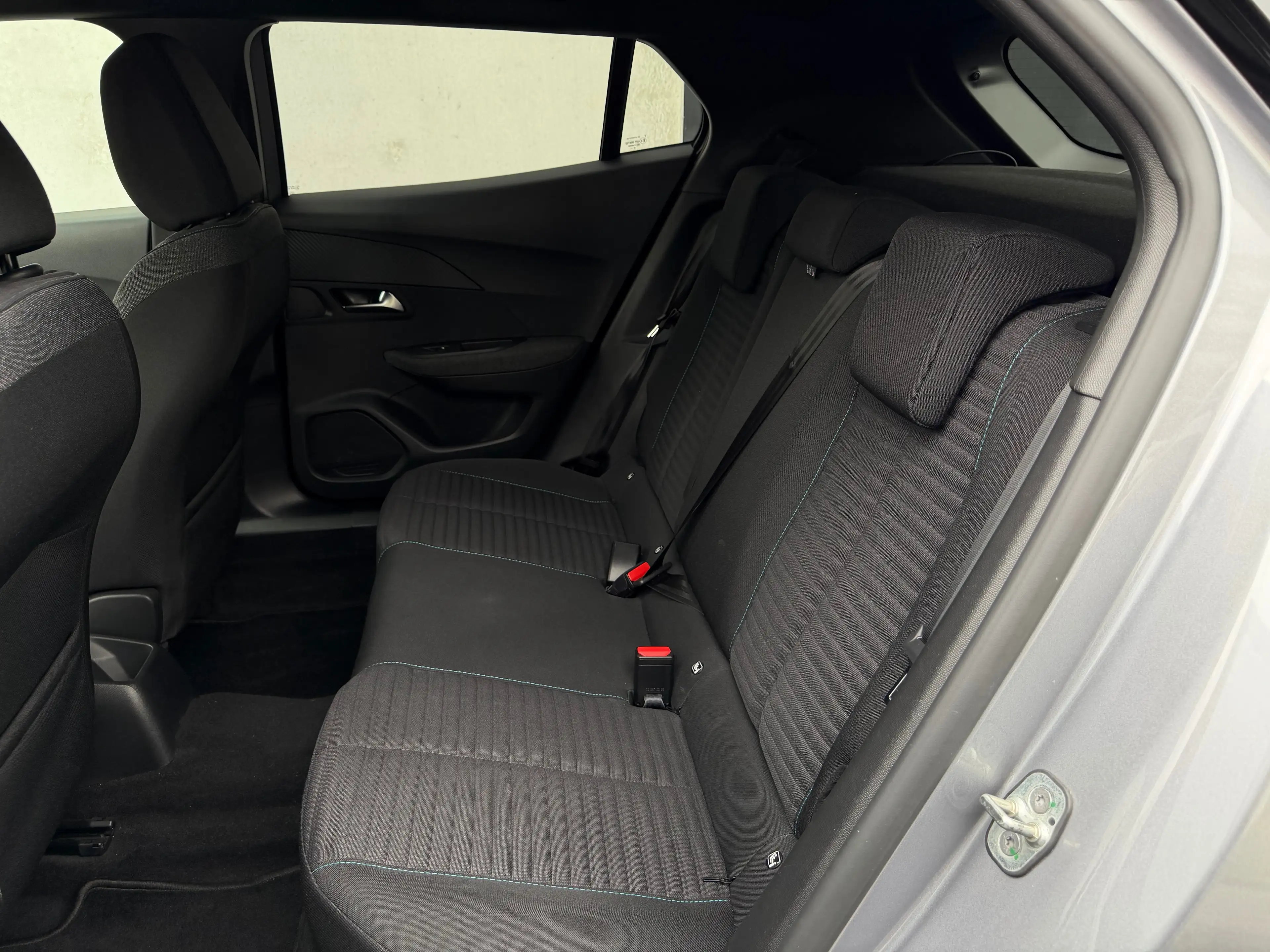 Peugeot 2008 1.2T 130 cv BOÎTE AUTO/CAMERA/CLIM/GARANTIE/GPS/12MOIS — photo 14