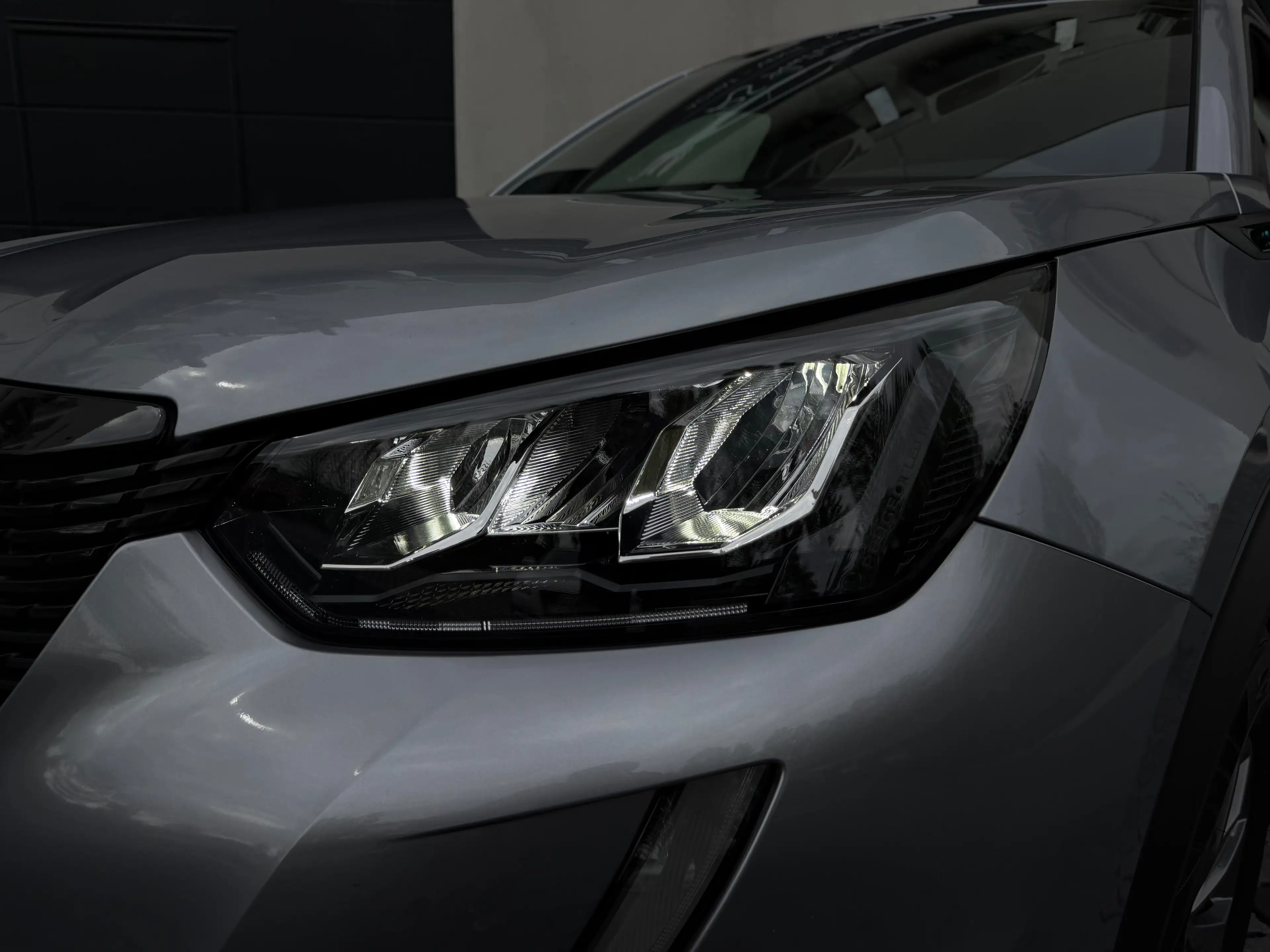 Peugeot 2008 1.2T 130 cv BOÎTE AUTO/CAMERA/CLIM/GARANTIE/GPS/12MOIS — photo 9