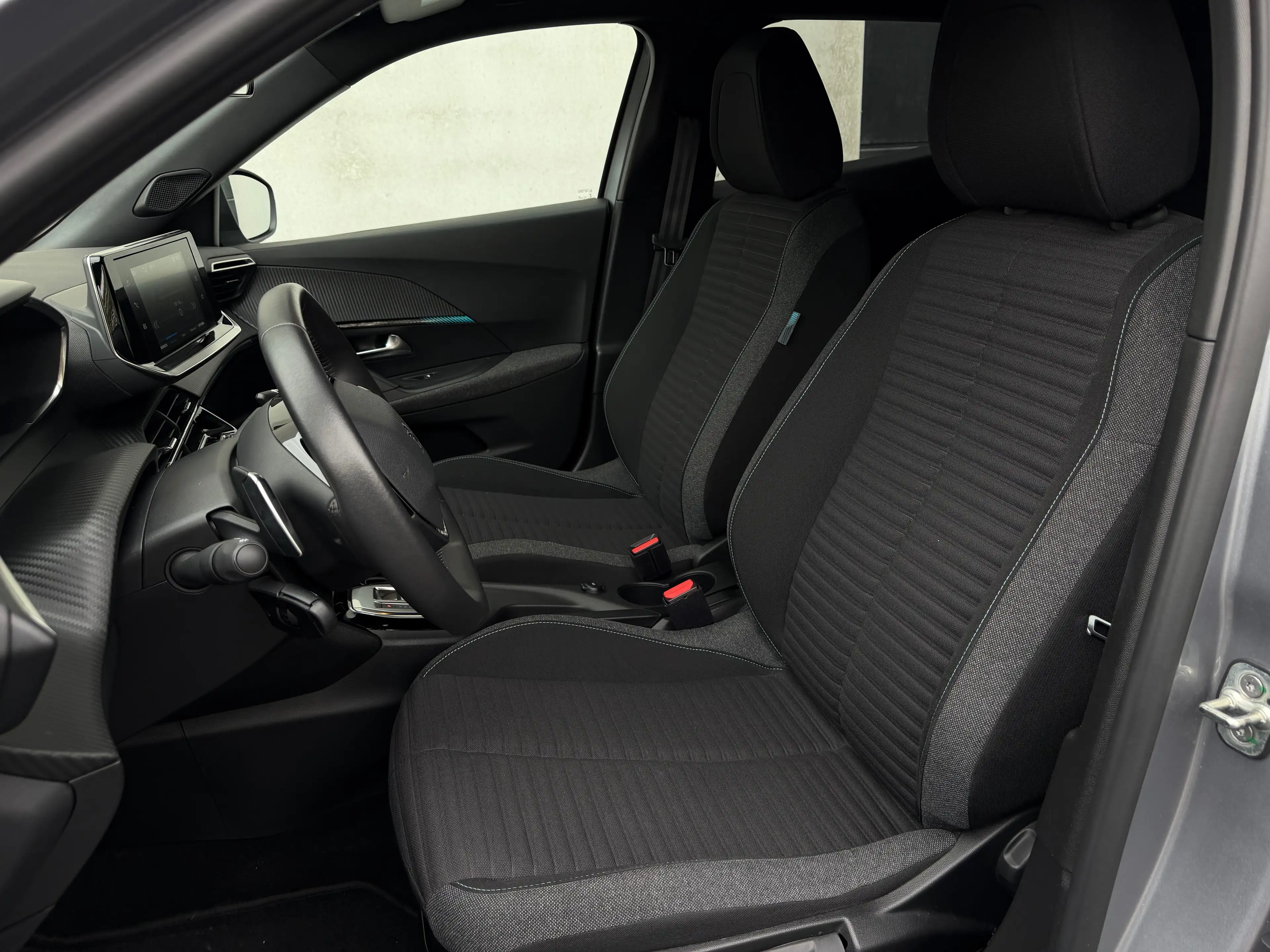 Peugeot 2008 1.2T 130 cv BOÎTE AUTO/CAMERA/CLIM/GARANTIE/GPS/12MOIS — photo 13