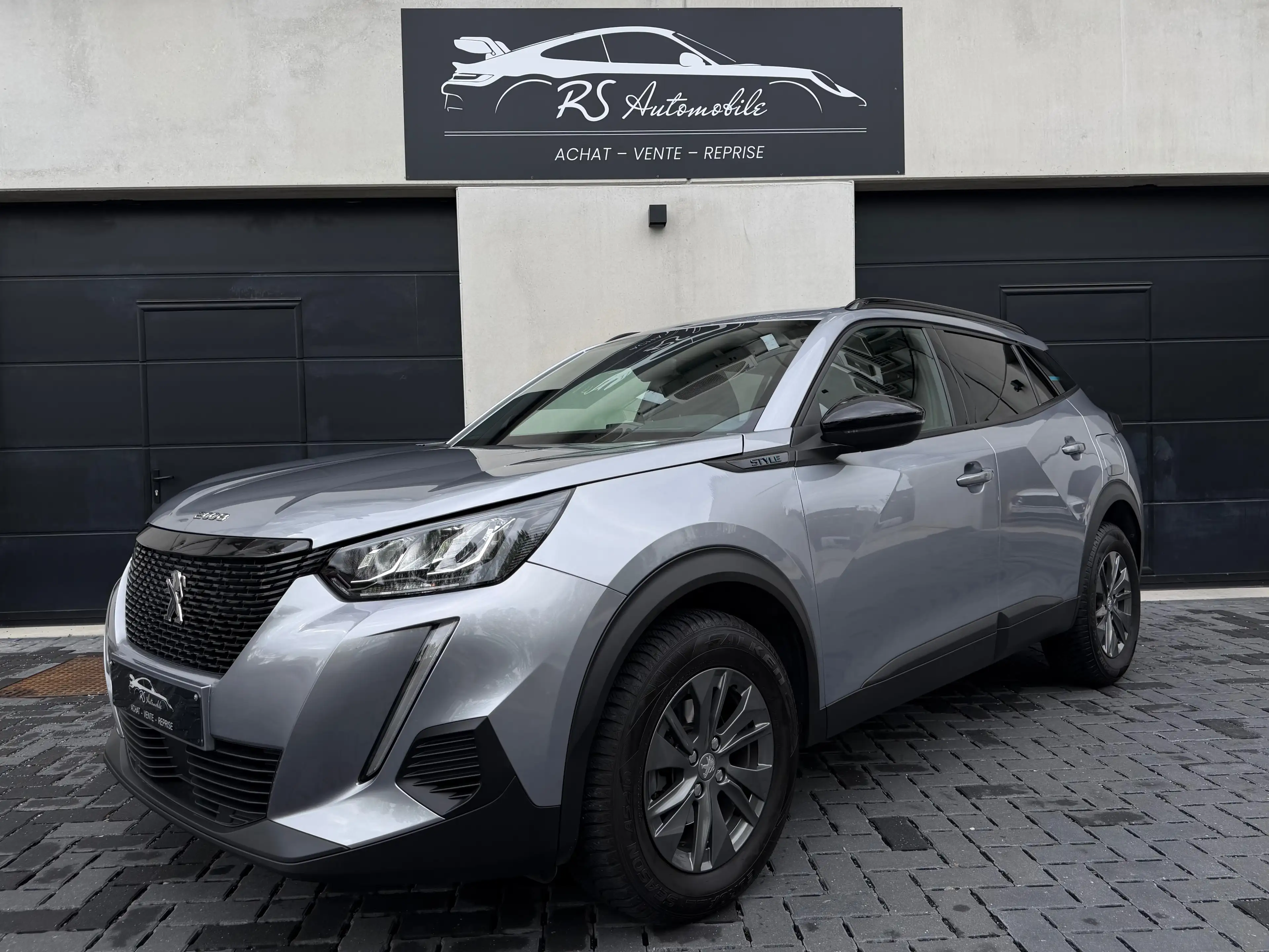 Peugeot 2008 1.2T 130 cv BOÎTE AUTO/CAMERA/CLIM/GARANTIE/GPS/12MOIS — photo 2