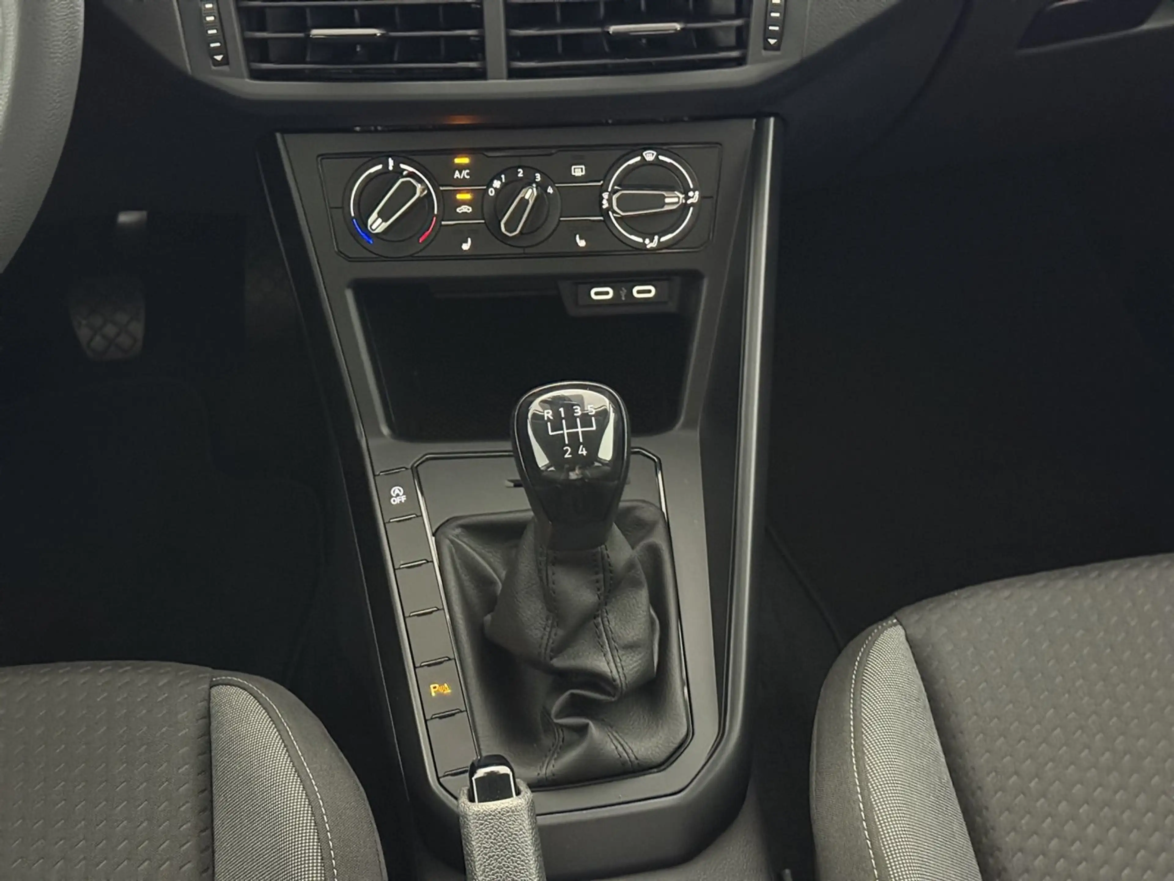 Volkswagen Taigo 4Me TSI — photo 12