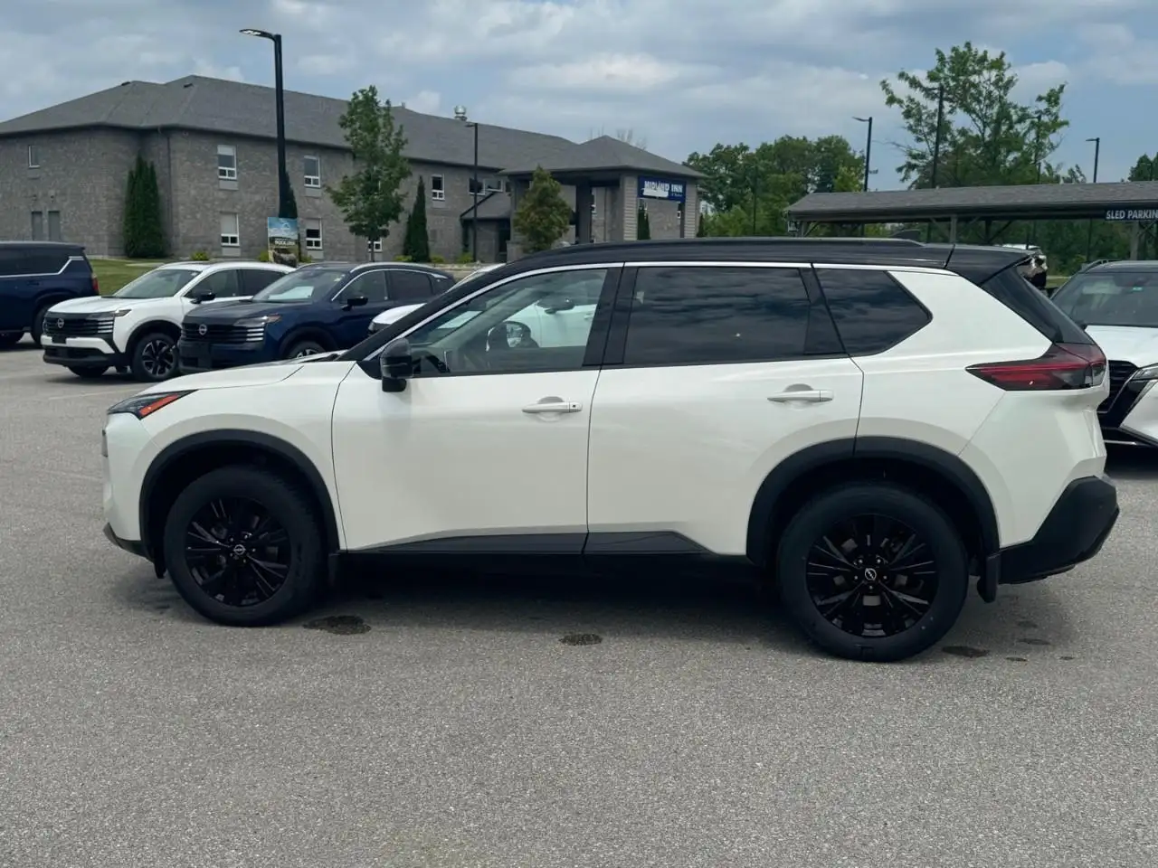 Nissan Rogue снимка Nissan Rogue