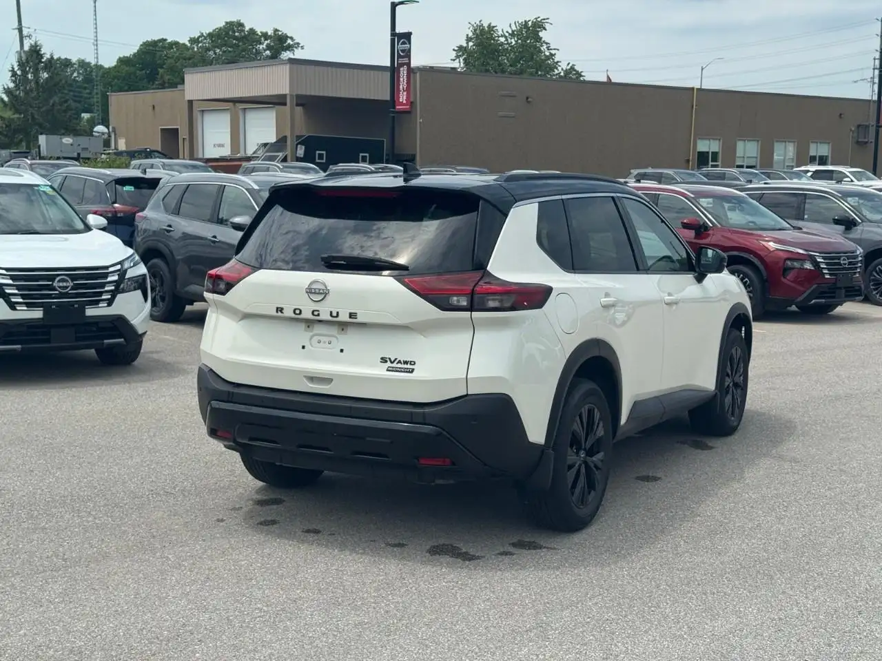 Nissan Rogue снимка Nissan Rogue