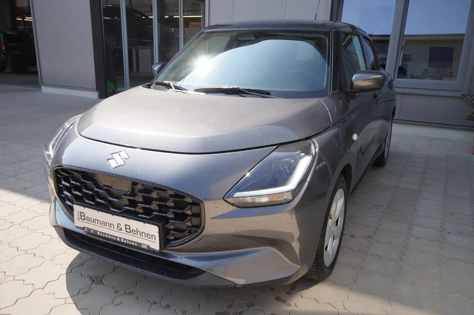 Suzuki Swift Hybrid Comfort mit Navi & Ganzjahresreifen! Grau - 2