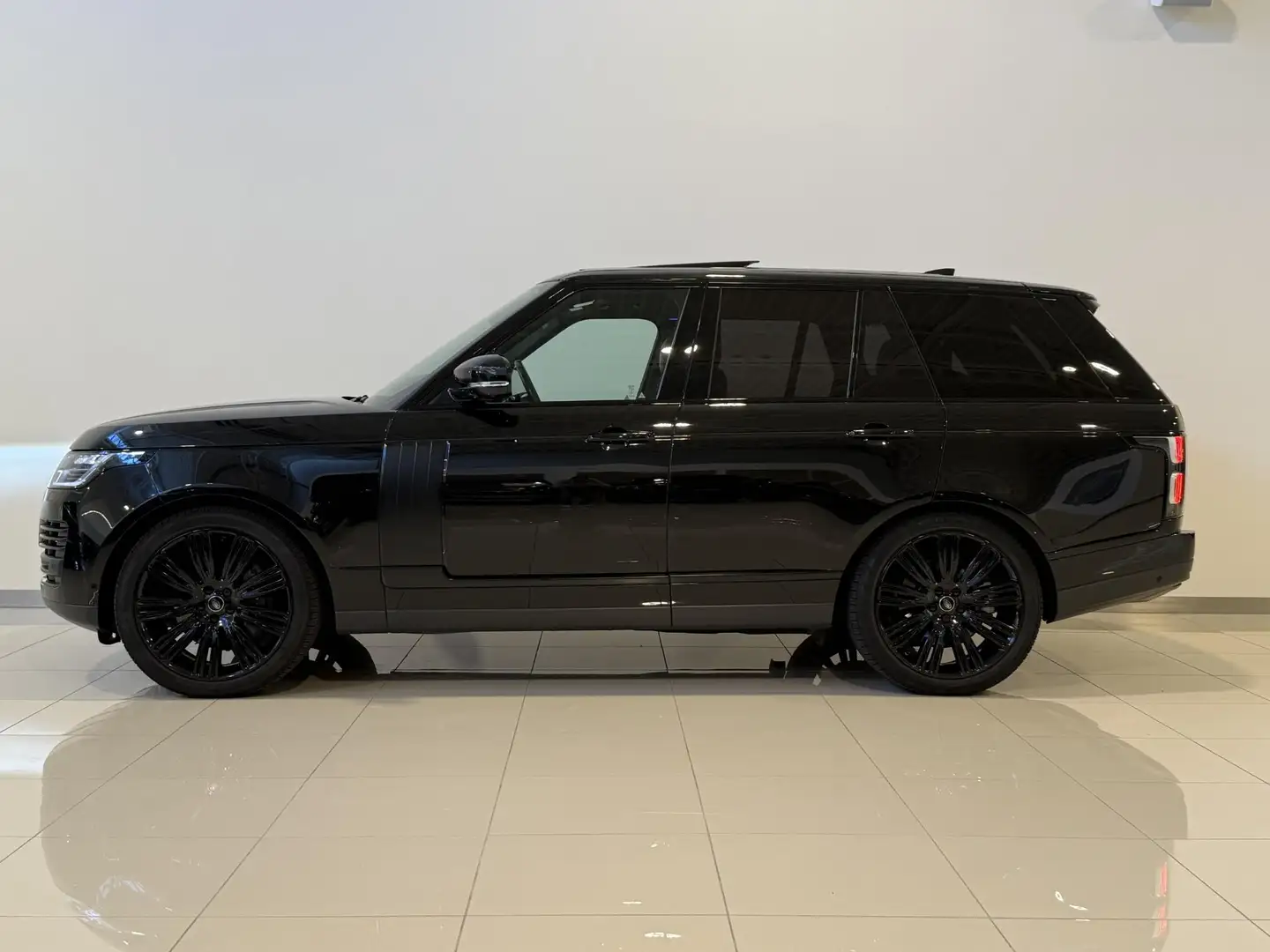 Land Rover Range Rover 3.0 P400 MHEV Vogue | Black Pack | 22 inch Gloss B Zwart - 2