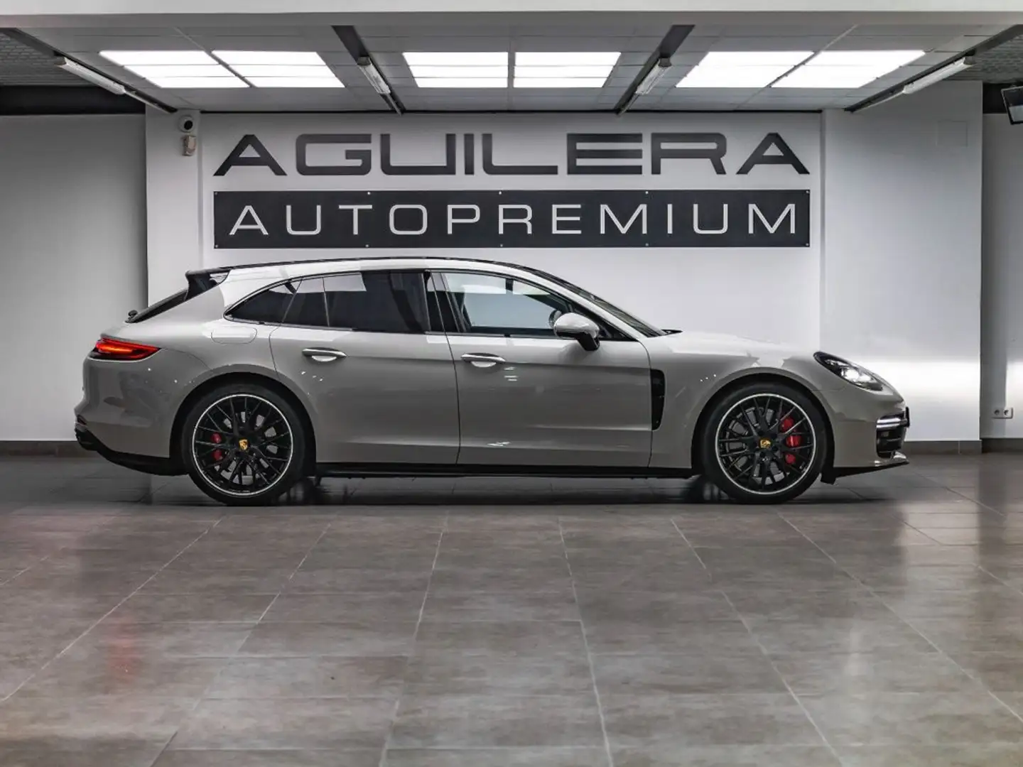 Porsche Panamera GTS Sport Turismo Gris - 2