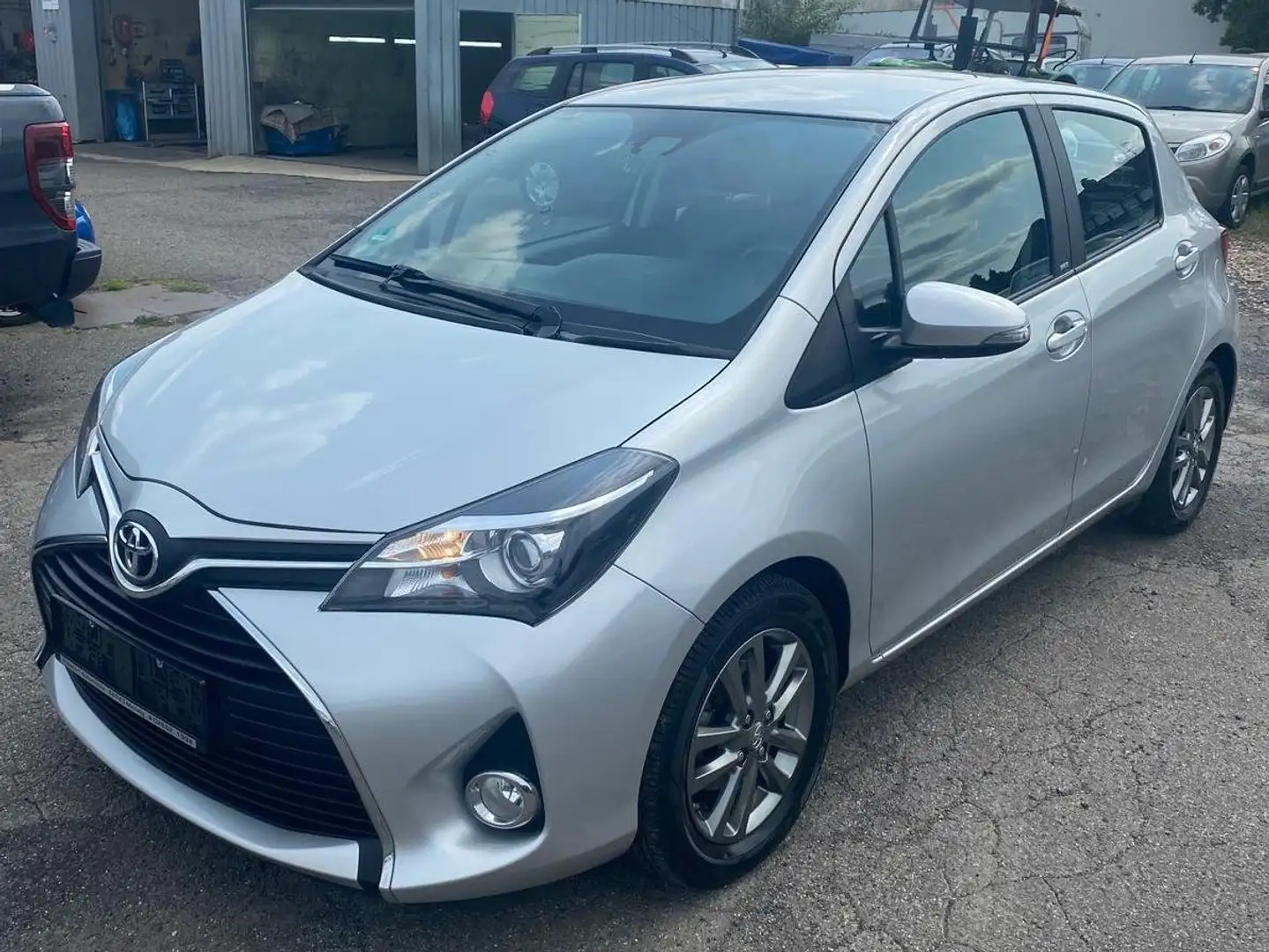 Toyota Yaris Edition-S Grau - 1