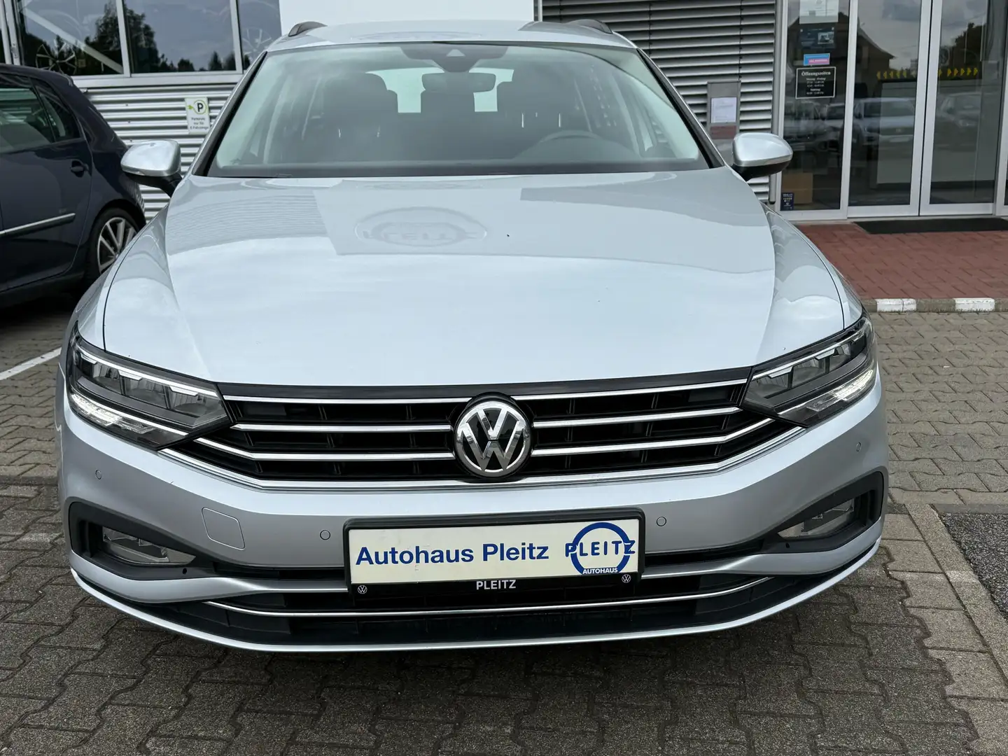 Volkswagen Passat Variant Business Grijs - 2