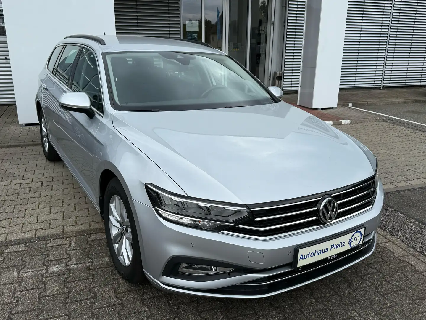 Volkswagen Passat Variant Business Grijs - 1