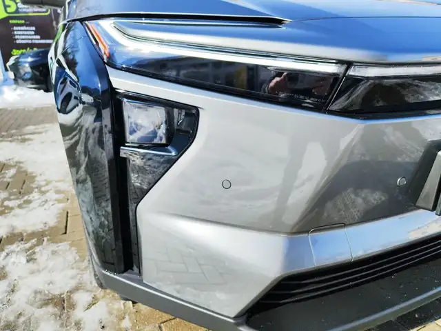 Toyota bZ4X Elektro 73kWh AWD ACC+LED+Navi+Pano+SHZ+360 Ansicht 9