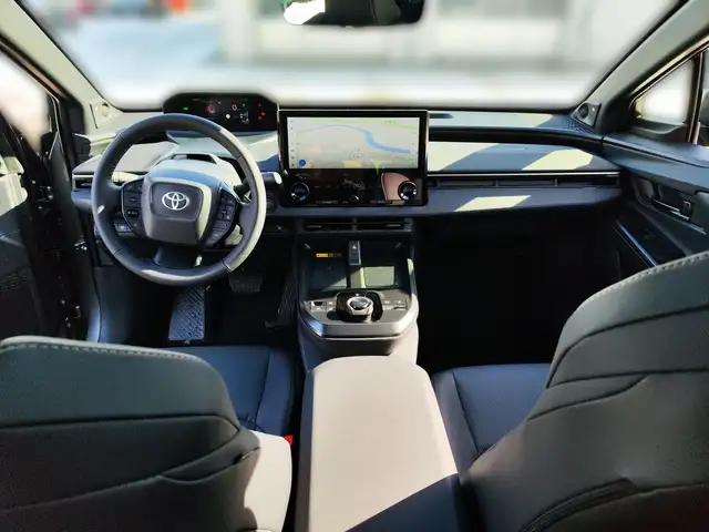 Toyota bZ4X Elektro 73kWh AWD ACC+LED+Navi+Pano+SHZ+360 Ansicht 13