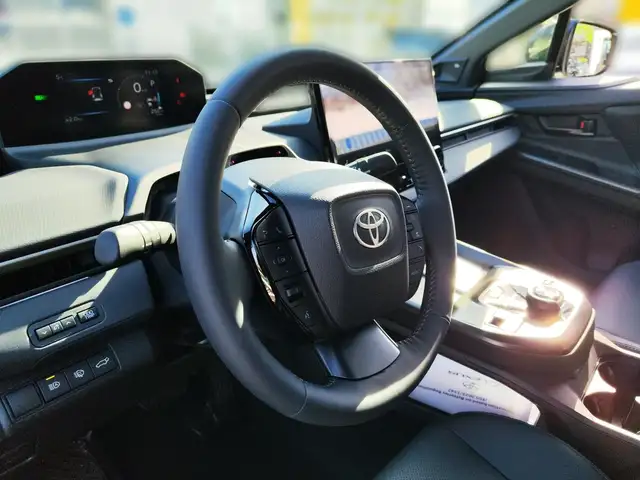 Toyota bZ4X Elektro 73kWh AWD ACC+LED+Navi+Pano+SHZ+360 Ansicht 10