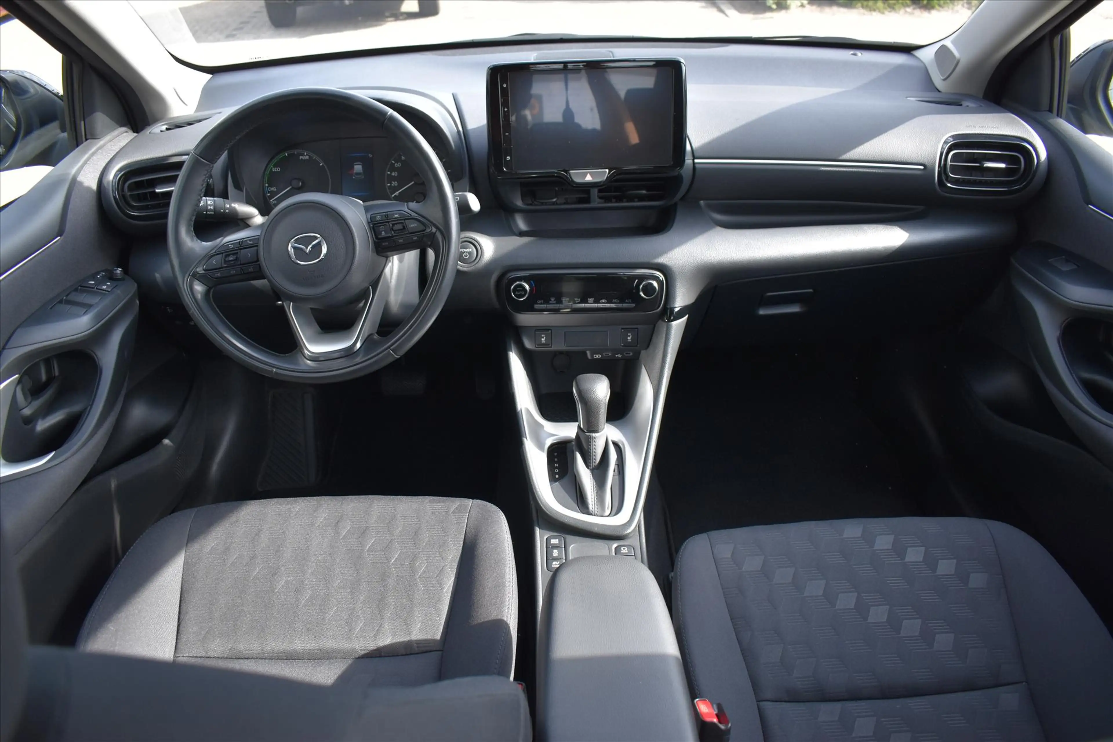 Mazda 2 Hybrid 1.5 Exclusive Line AUTOMAAT | Stoel & stuur — photo 12
